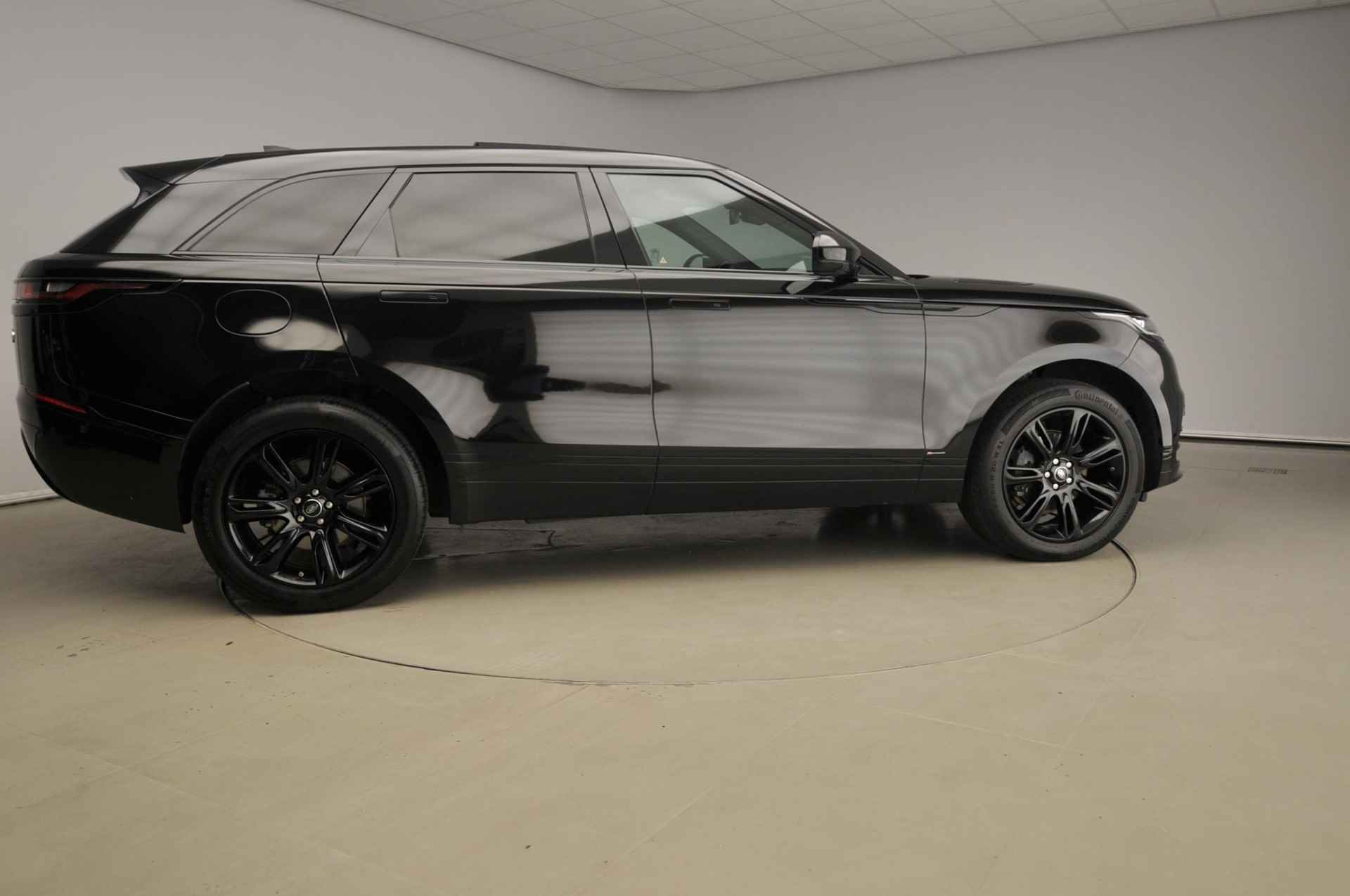 Land Rover Range Rover Velar 2.0 D180 AWD R-Dynamic SE | Panoramadak | Leder | ALu velgen 20" - 4/41