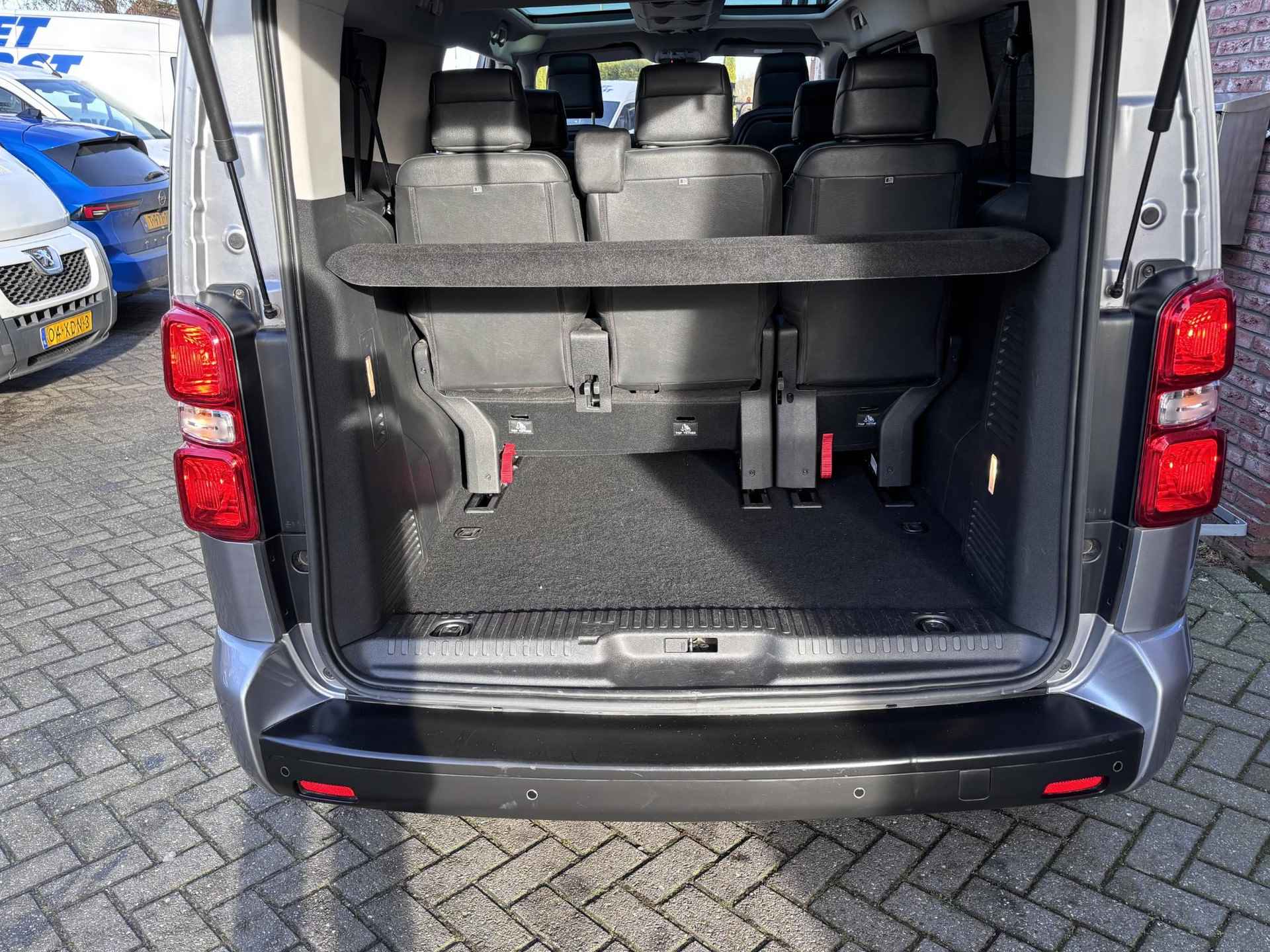 Citroën ë-SpaceTourer Jumpy XL L3 Shine Pack EV 50kWh 136pk AUTOMAAT | 8-PERSOONS | PANODAK | NAVI | XENON | LEDER | KEYLESS | CAMERA | HANDSFREE SCHUIFDEUREN | LM-VELGEN | CLIMA | - 17/68