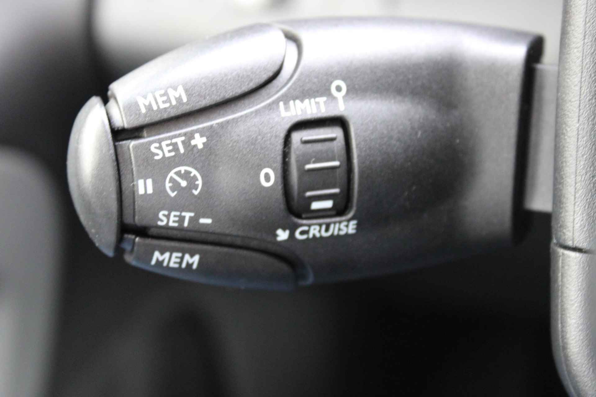 Citroen Berlingo 1.2 PureTech Live Navigatie dmv Carplay / Cruise Control / Climate Control / Stoelverwarming - 35/45