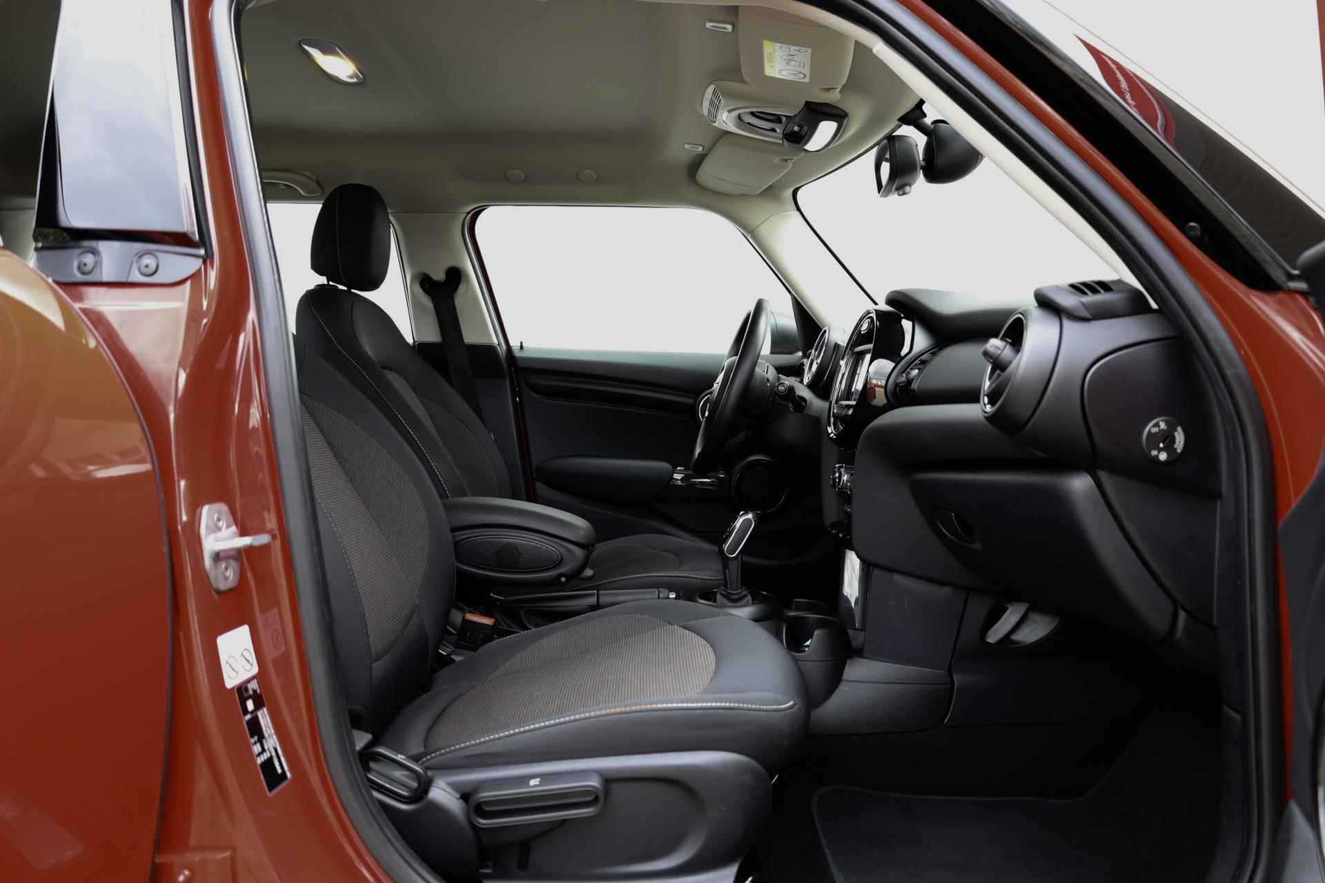 Mini Mini One 1.5 102pk AUT | Cruise Control | Keyless Entry | Apple Carplay | Airco - 30/46