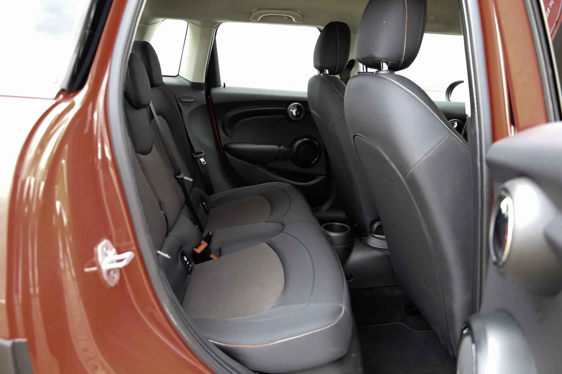 Mini Mini One 1.5 102pk AUT | Cruise Control | Keyless Entry | Apple Carplay | Airco - 31/46