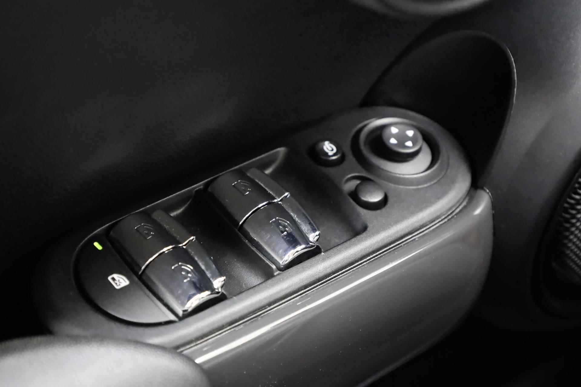 Mini Mini One 1.5 102pk AUT | Cruise Control | Keyless Entry | Apple Carplay | Airco - 32/46