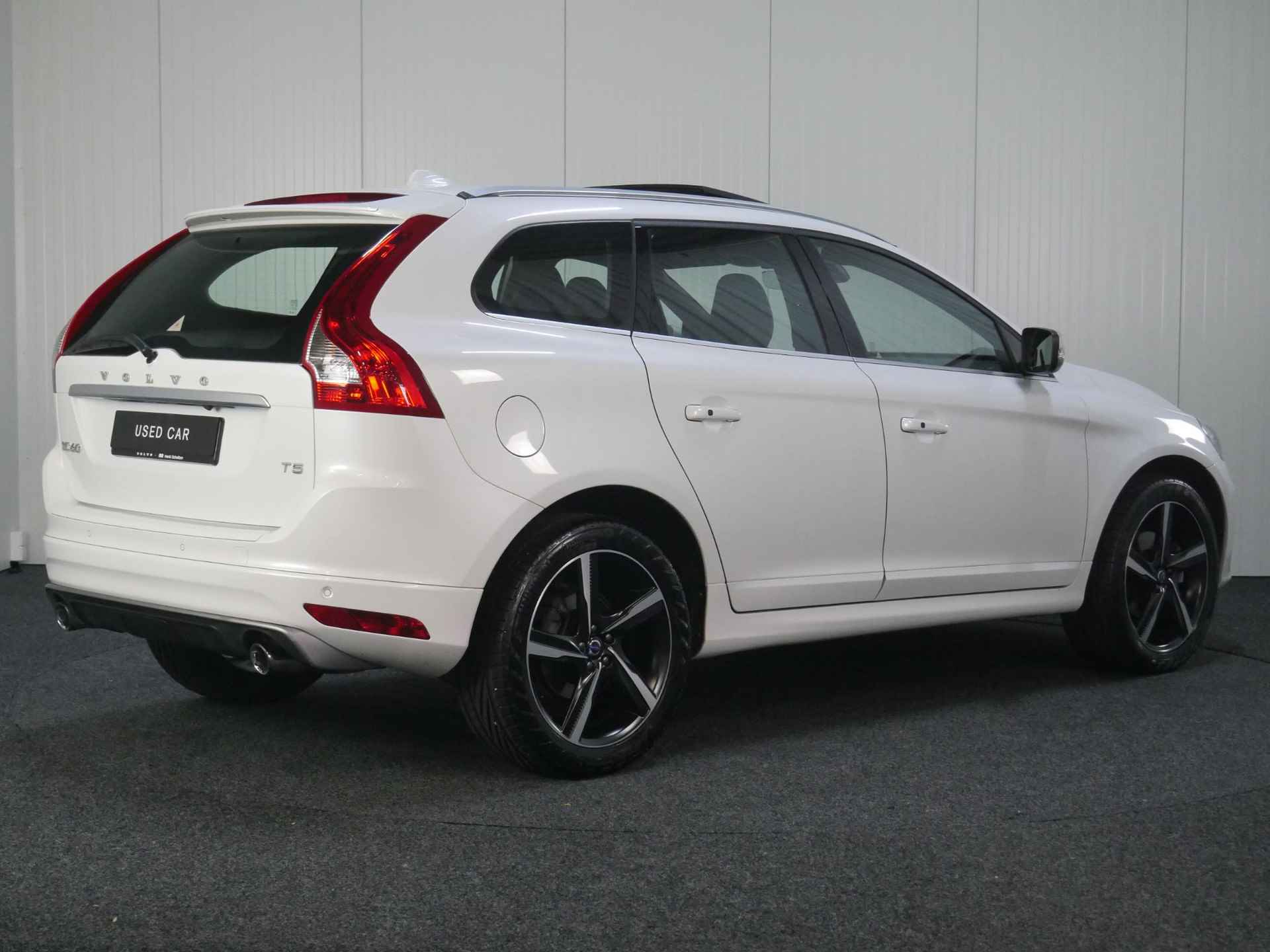 Volvo XC60 T5 245PK AUT8 R-Design, Panorama-dak, Cruise control adaptief, Parkeersensor achter/ voor, Regensensor, Dodehoek detectie, Koplampen adaptief, Stuurwiel verwarmd, DAB+, Elektrisch bedienbare achterklep, Elektrisch verstelb. voorstoelen. - 6/44