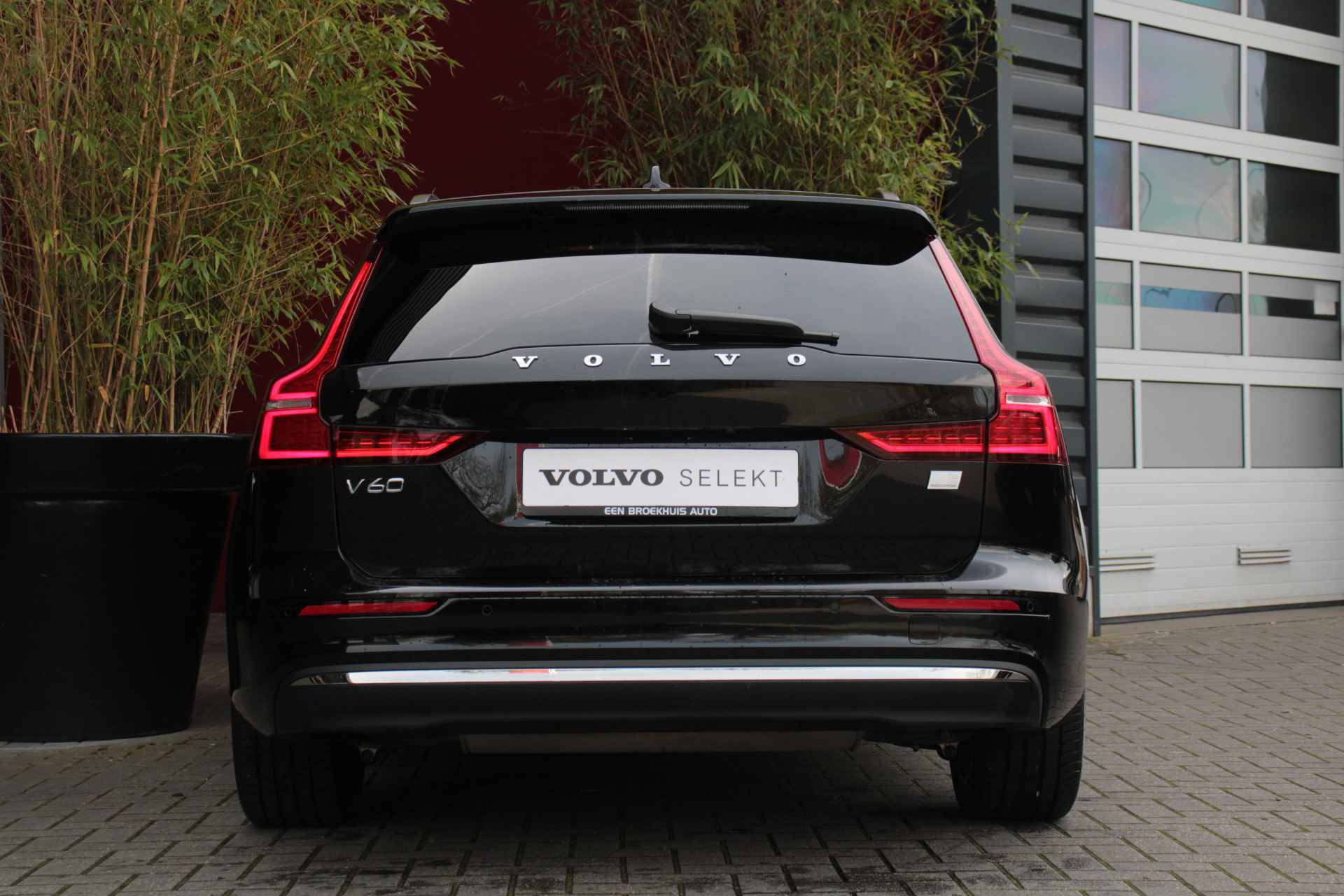 Volvo V60 2.0 T6 Recharge AWD Core Bright | Adaptieve Cruise met Stuurhulp | Stuur- en stoelverwarming | BLIS | Apple CarPlay | Achteruitr - 10/22