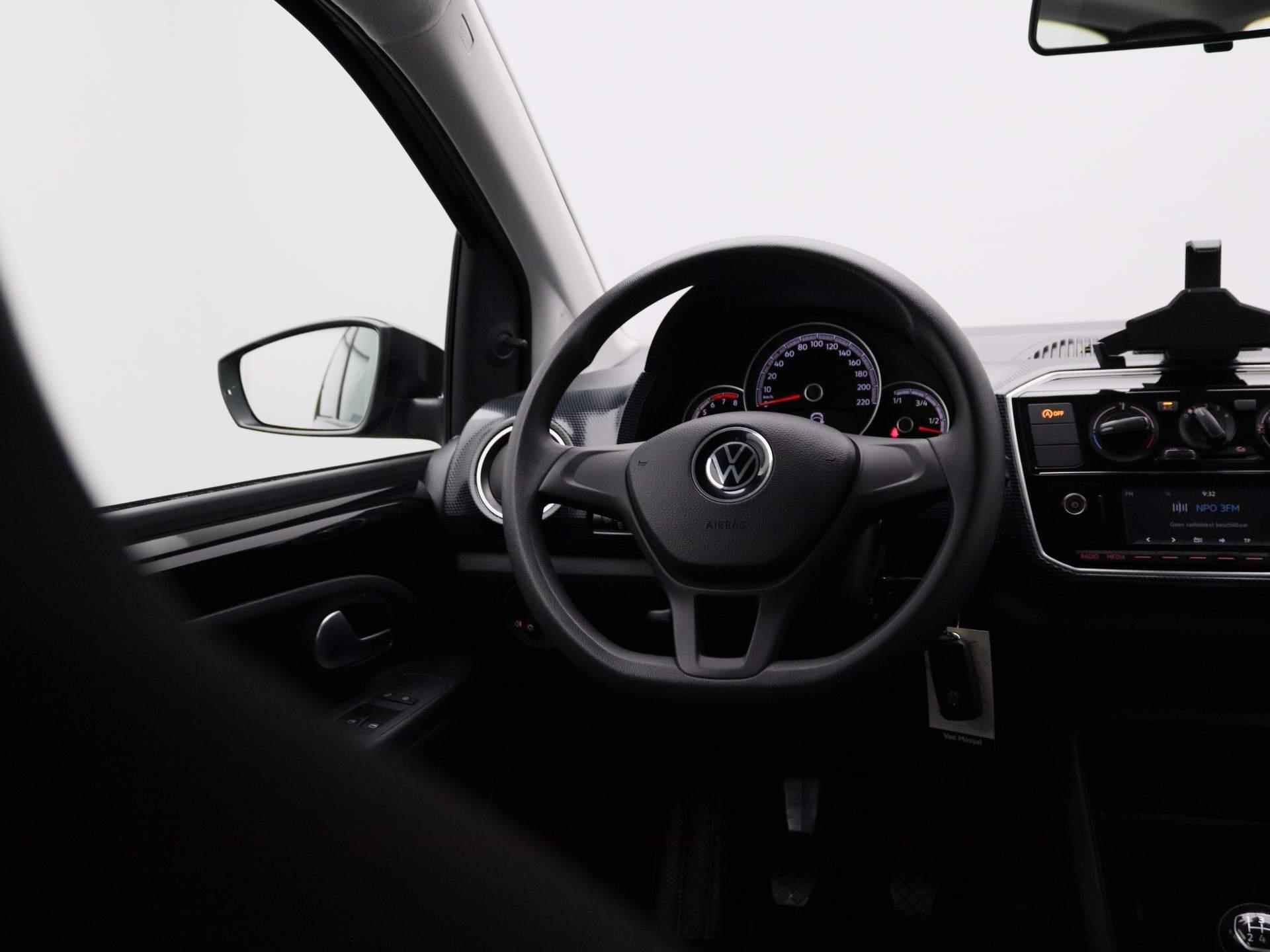Volkswagen Up! 1.0 BMT take up! 60 PK | Airco | Bluetooth | Telefoonhouder | Elektrische ramen | LED dagrijverlichting | Buitenspiegels elektrisch verstel- en verwarmbaar | - 12/26