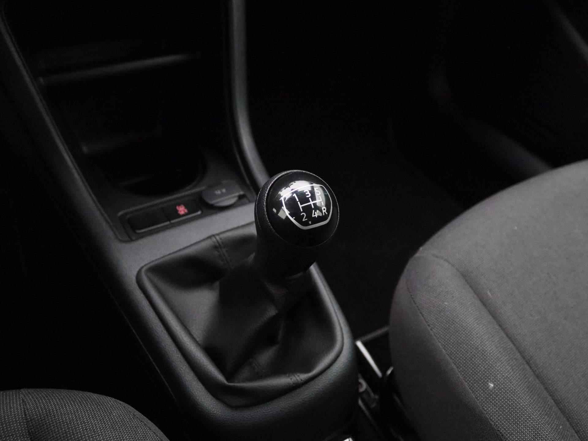 Volkswagen Up! 1.0 BMT take up! 60 PK | Airco | Bluetooth | Telefoonhouder | Elektrische ramen | LED dagrijverlichting | Buitenspiegels elektrisch verstel- en verwarmbaar | - 19/26