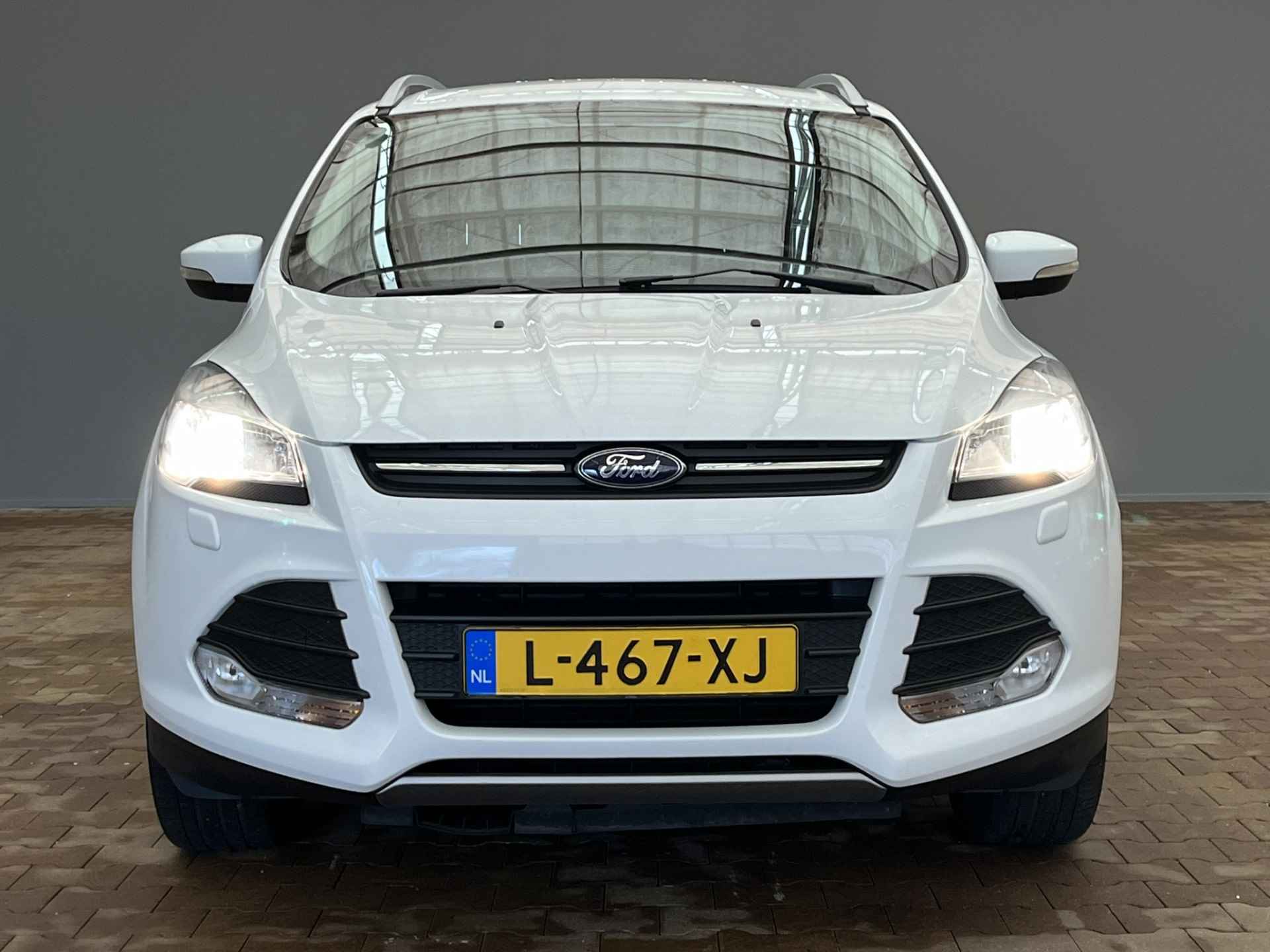 Ford Kuga 1.6 150PK Titanium | Stoelverwarming | Airco | Cruise | 17" Lichtmetaal | Bluetooth | Parkeersensoren - 15/32