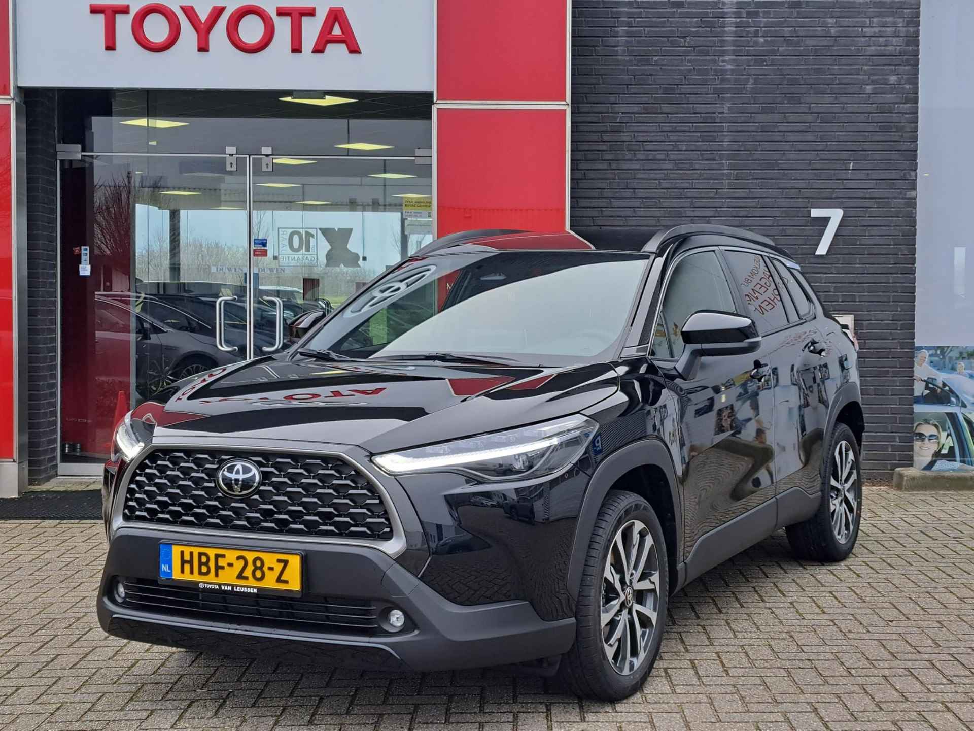 Toyota Corolla Cross HYBRID 140 DYNAMIC APPLE/ANDROID LED 18"LMV PRIVACY-GLASS DRAADLOOS-LADEN-TEL NL-AUTO