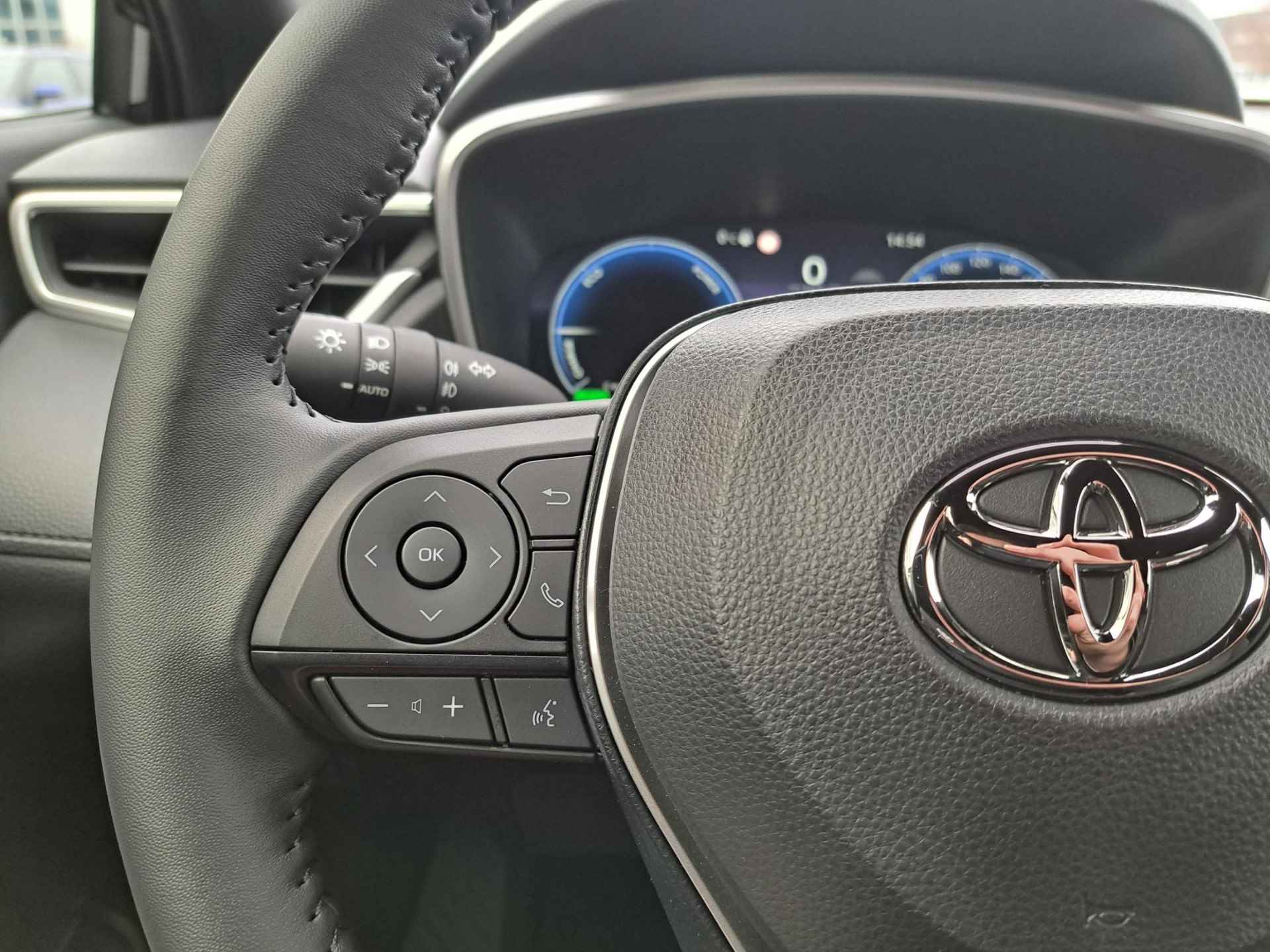 Toyota Corolla Cross HYBRID 140 DYNAMIC APPLE/ANDROID LED 18"LMV PRIVACY-GLASS DRAADLOOS-LADEN-TEL NL-AUTO - 17/23