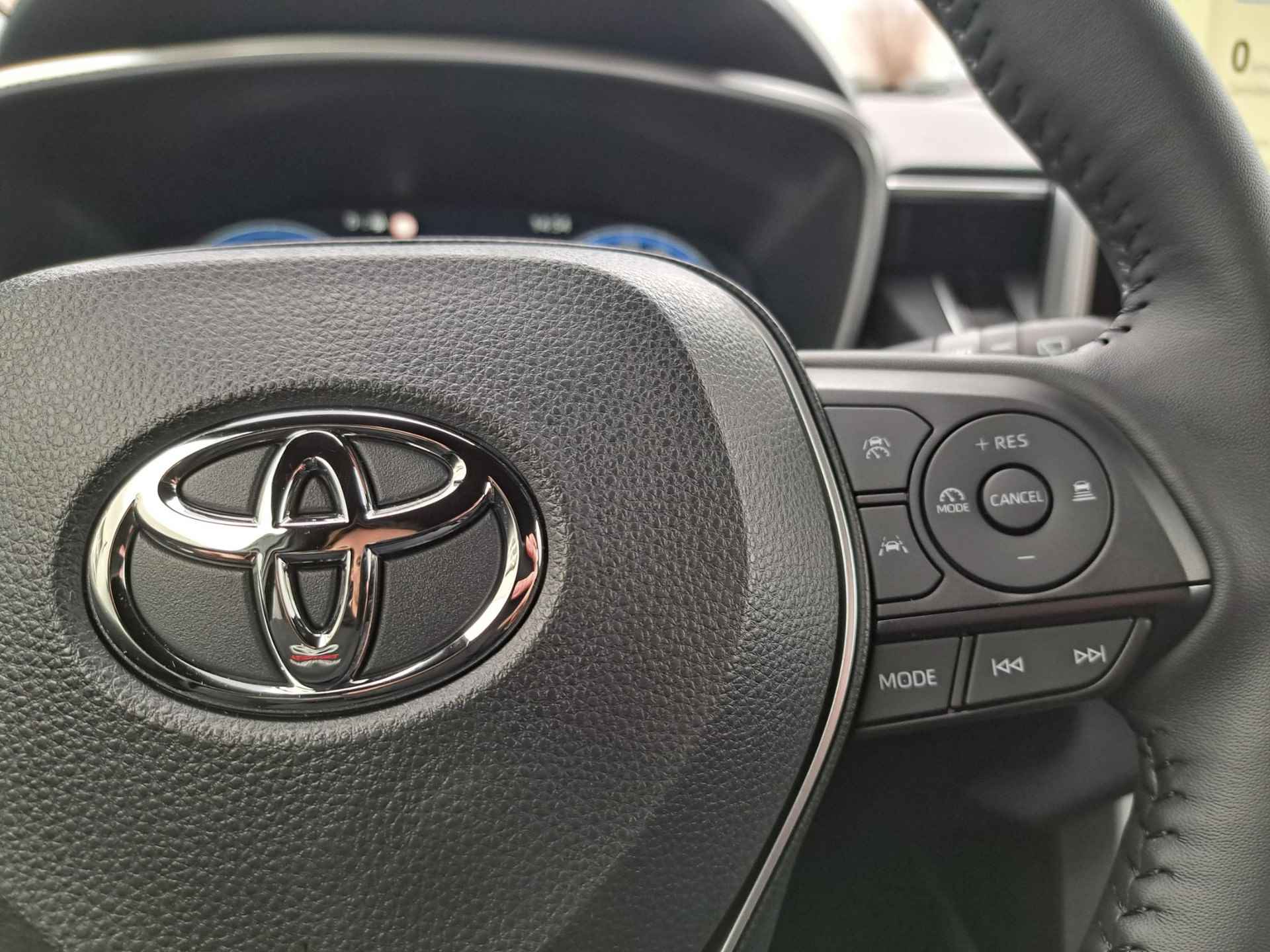 Toyota Corolla Cross HYBRID 140 DYNAMIC APPLE/ANDROID LED 18"LMV PRIVACY-GLASS DRAADLOOS-LADEN-TEL NL-AUTO - 18/23