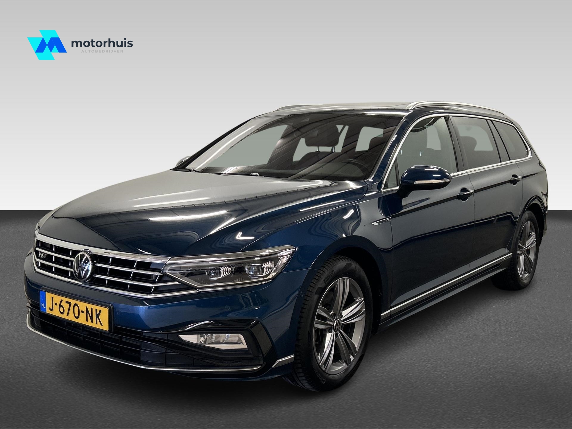 Volkswagen Passat Variant 1.5 TSI 150PK AUTOMAAT 3X R-LINE PANO VIRTUAL LEDER TREKHAAK NAP