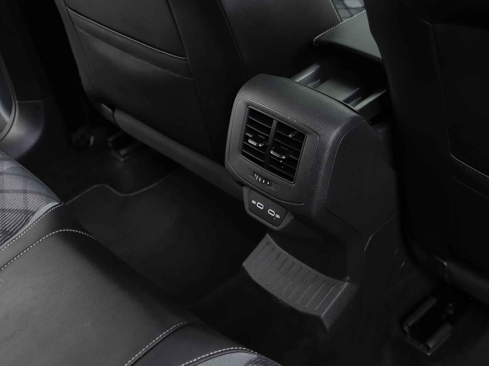 Volkswagen T-Roc 1.5 TSI 150PK DSG R-Line Business | Black Style | Navi | Camera | Stoelverwarming | Apple CarPlay| 19" LM | Virtual Display | - 18/49