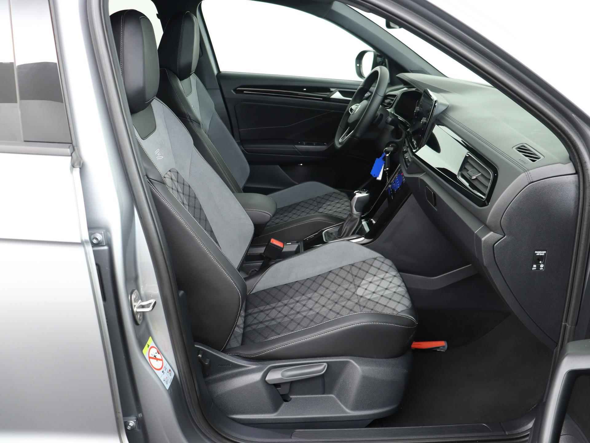 Volkswagen T-Roc 1.5 TSI 150PK DSG R-Line Business | Black Style | Navi | Camera | Stoelverwarming | Apple CarPlay| 19" LM | Virtual Display | - 20/49