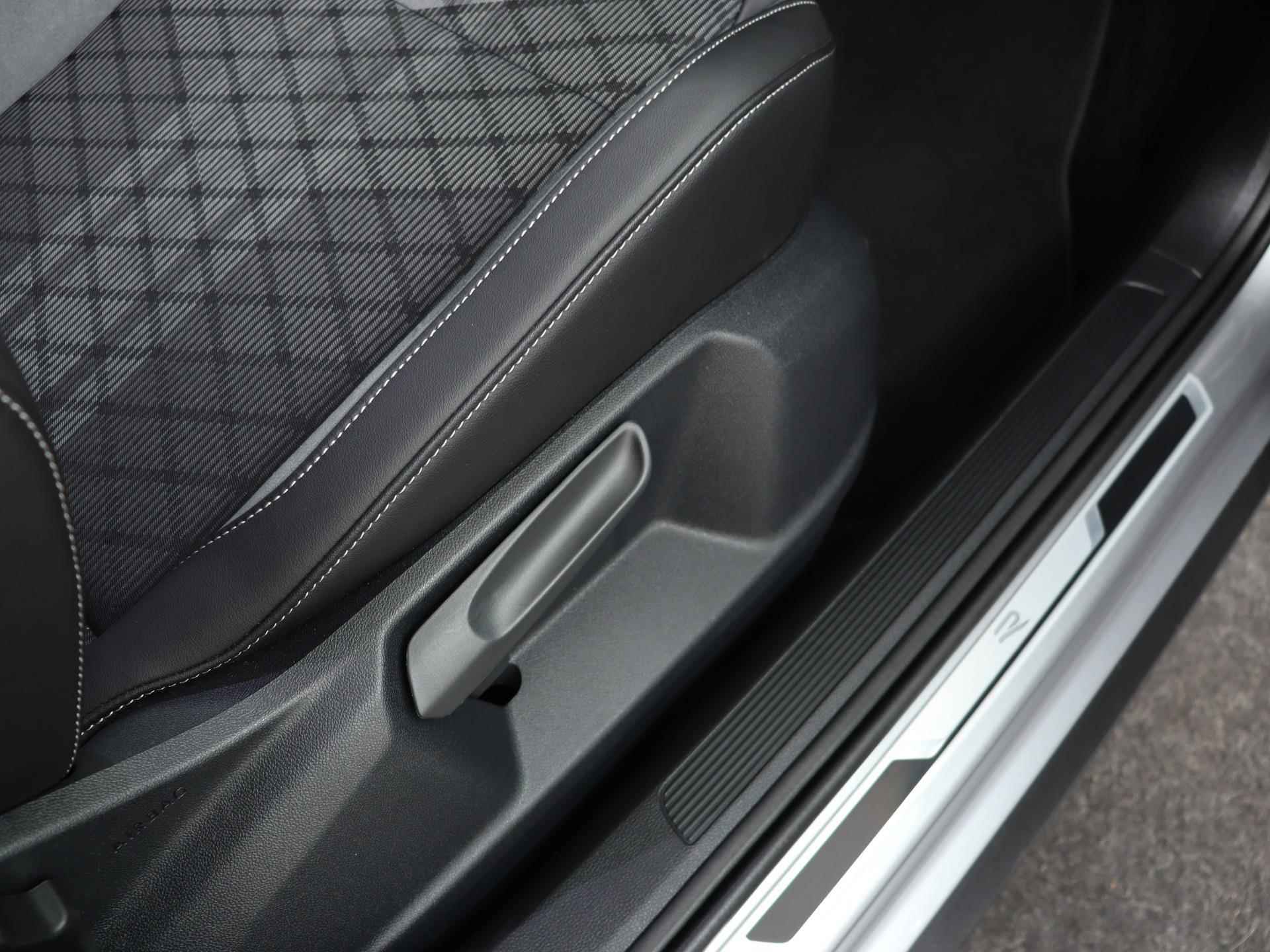 Volkswagen T-Roc 1.5 TSI 150PK DSG R-Line Business | Black Style | Navi | Camera | Stoelverwarming | Apple CarPlay| 19" LM | Virtual Display | - 21/49