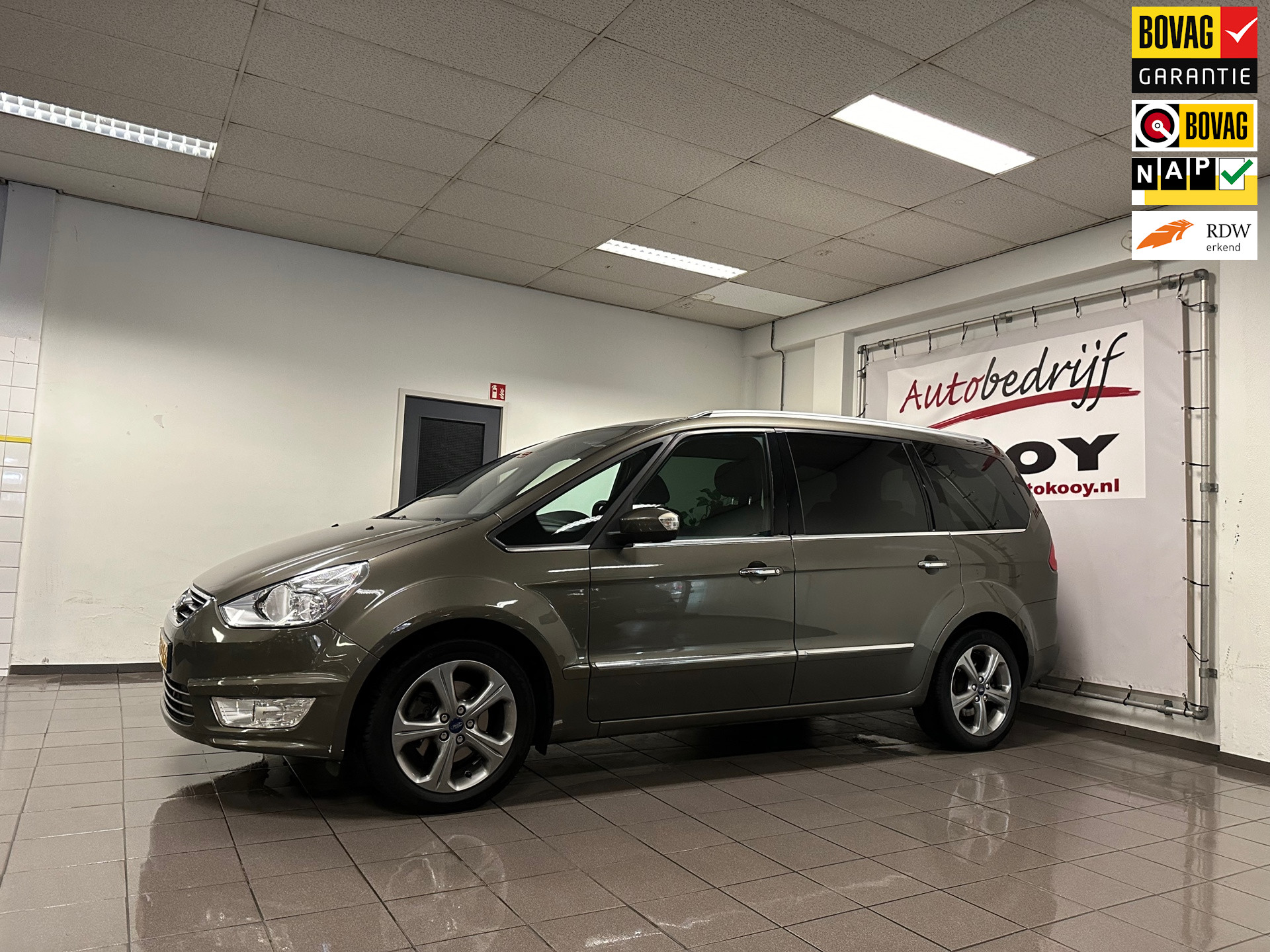 Ford Galaxy 1.6 SCTi Titanium * Navigatie / Parkeersensoren / Cruise control / NL Auto *