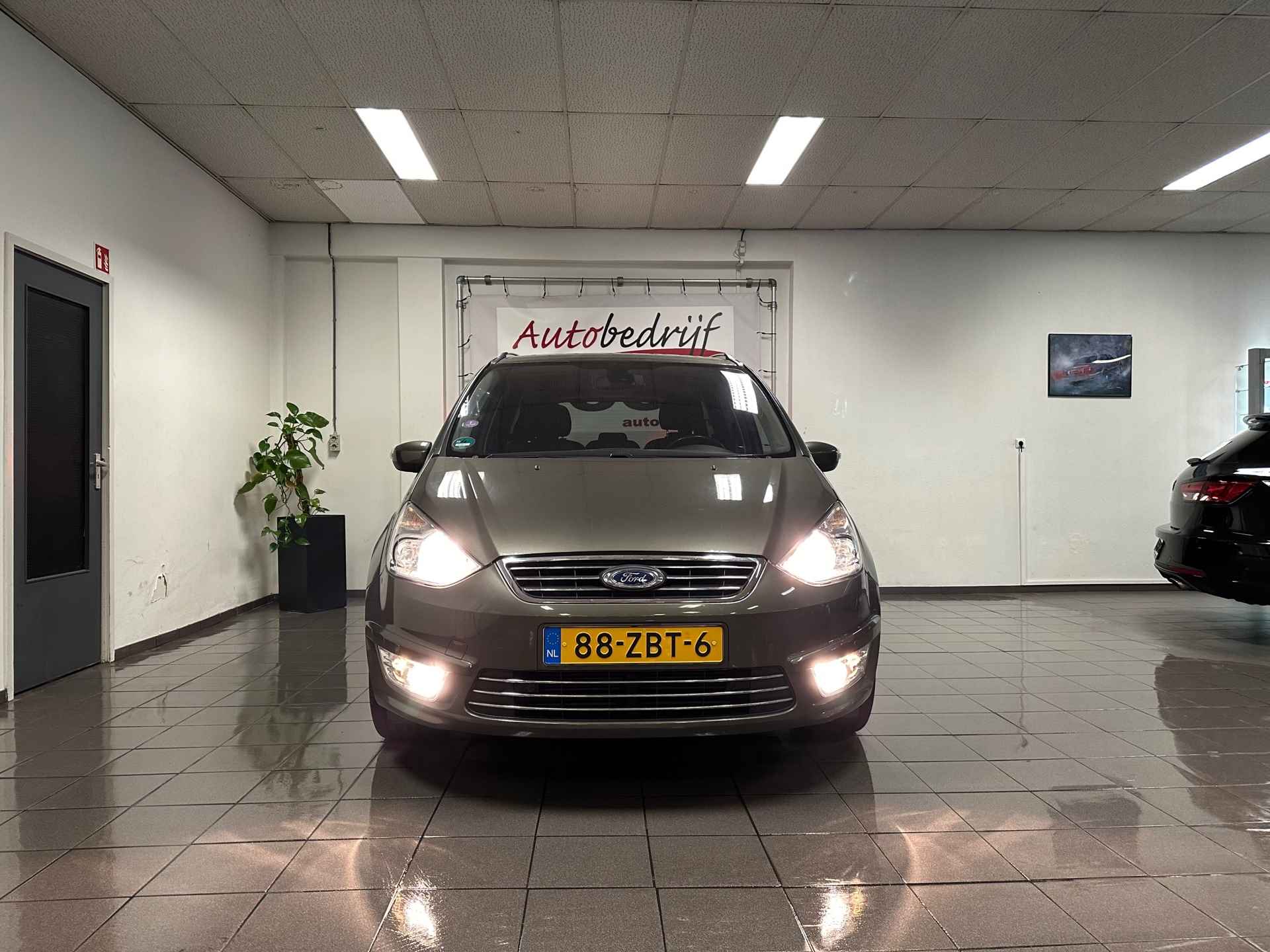 Ford Galaxy 1.6 SCTi Titanium * Navigatie / Parkeersensoren / Cruise control / NL Auto * - 8/23