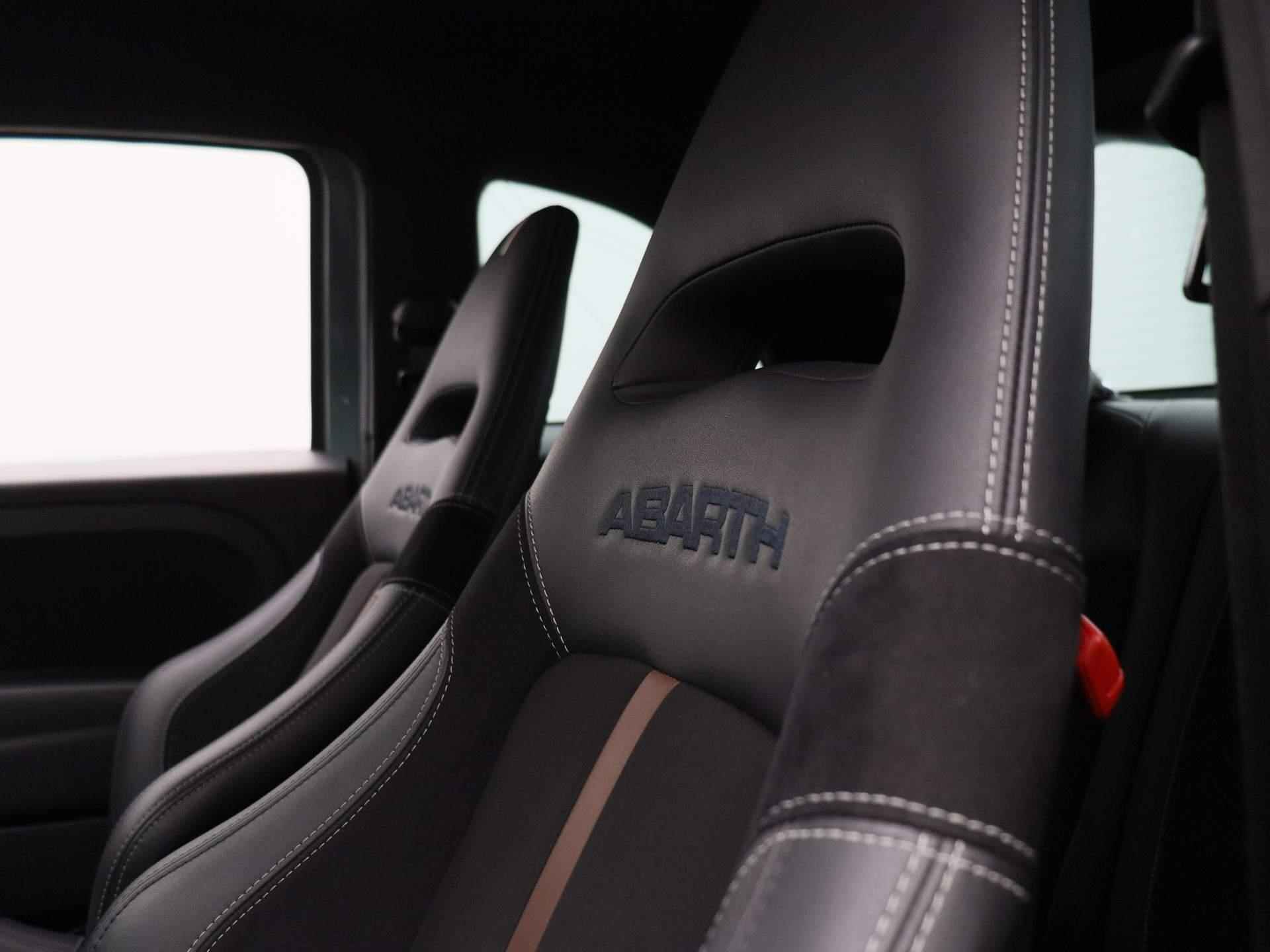 Abarth 695 1.4 T-Jet Abarth Esseesse 70th Anniversary | 695 | Half-Leder | Verstelbare Spoiler | Sportstoelen | Navigatie | - 29/42