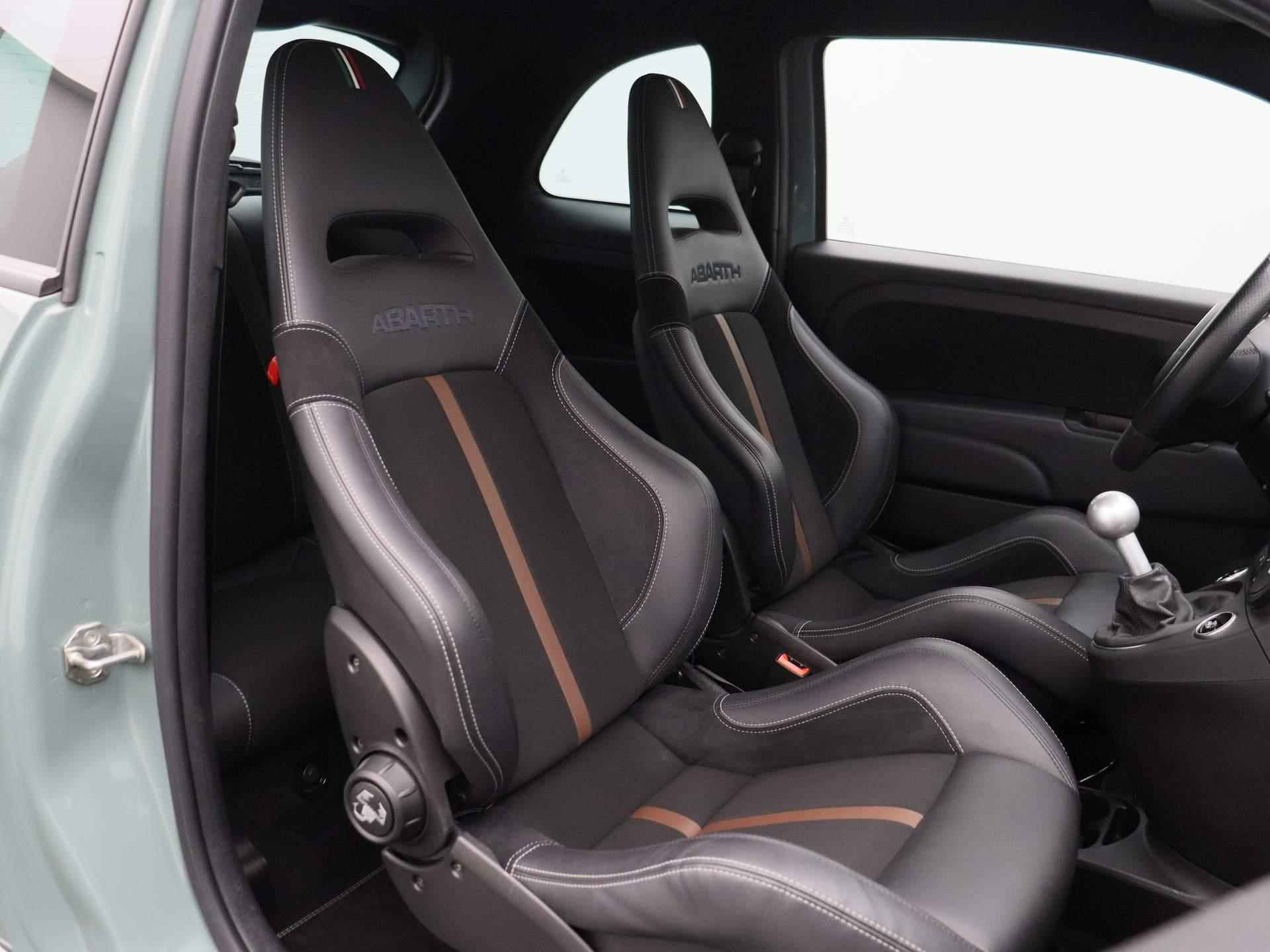 Abarth 695 1.4 T-Jet Abarth Esseesse 70th Anniversary | 695 | Half-Leder | Verstelbare Spoiler | Sportstoelen | Navigatie | - 35/42