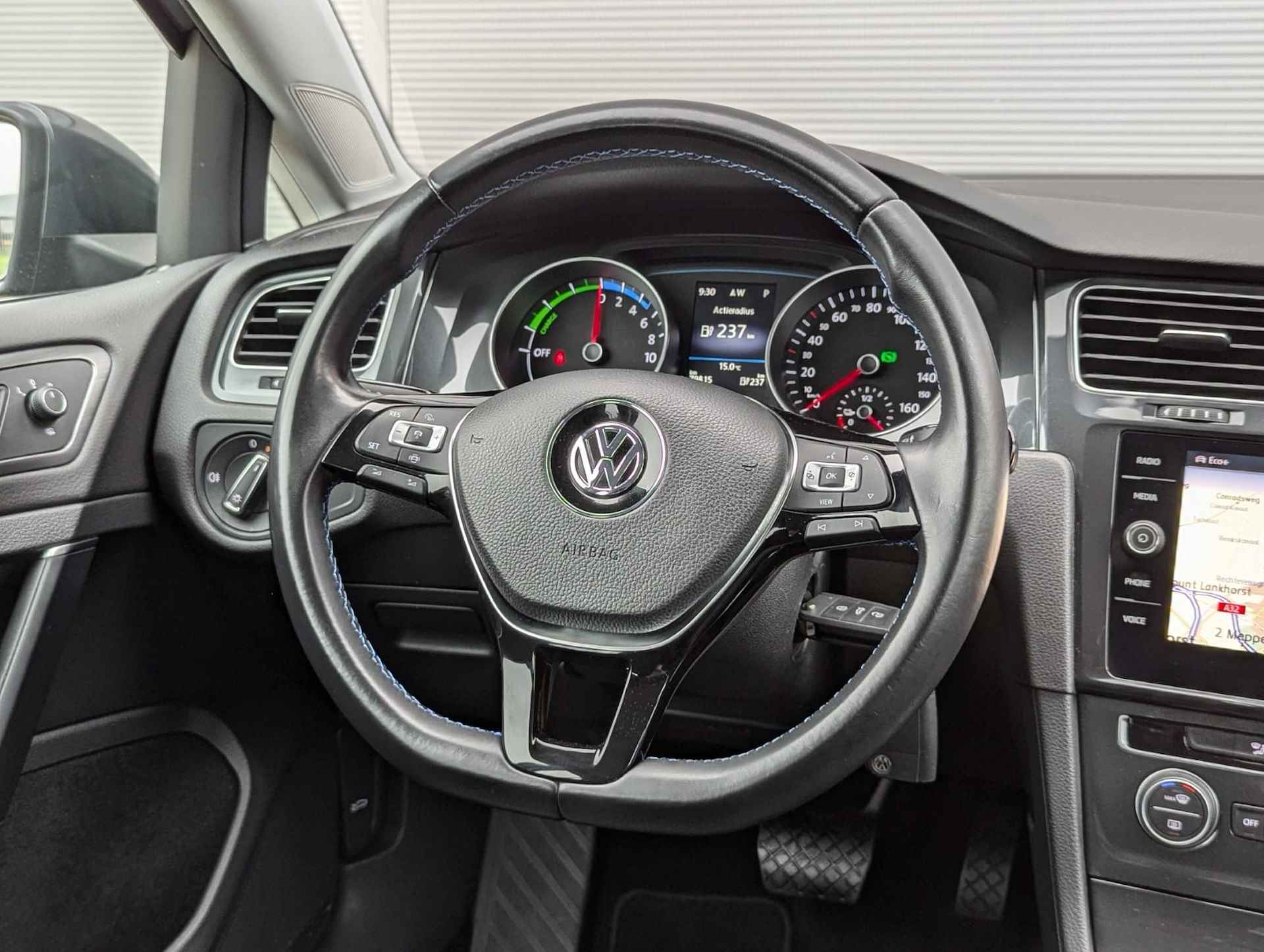 Volkswagen e-Golf 136pk DSG E-DITION | LED Plus | Navigatie | Voorruitverwarming - 35/41