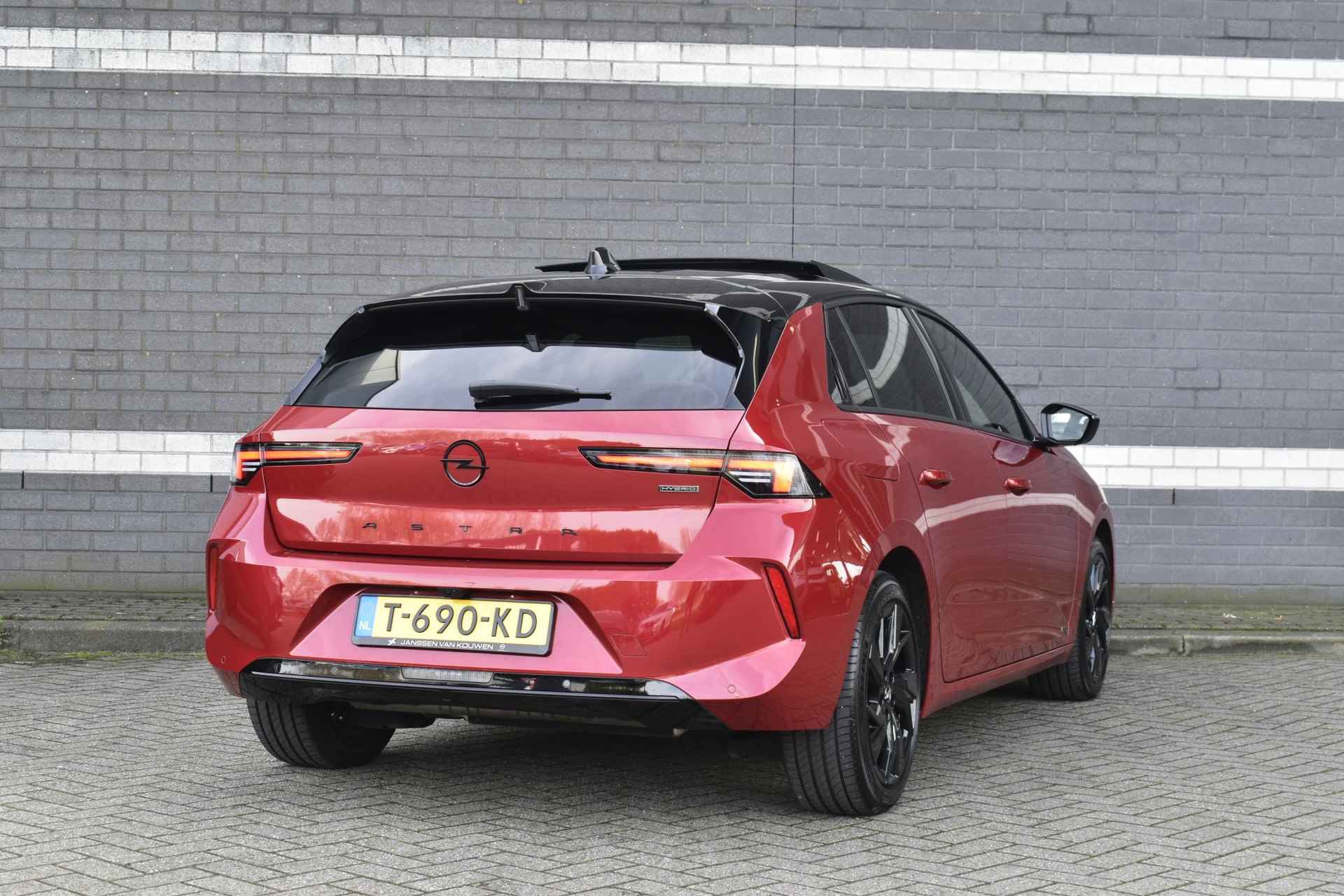Opel Astra 1.6 Hybrid Level 4 / Ultimate / Panoramadak / 360 Camera / Keyless - 2/55