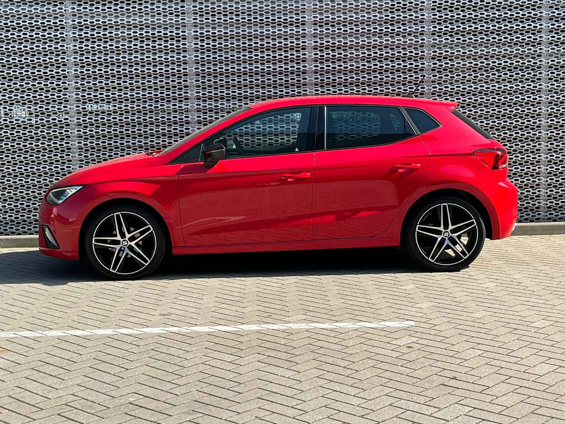 SEAT Ibiza 1.0 TSI FR Limited Edition / 18" LMV / Achteruitrijcamera / Stoelverwarming / Digitale Cockpit / LED ** - 5/33