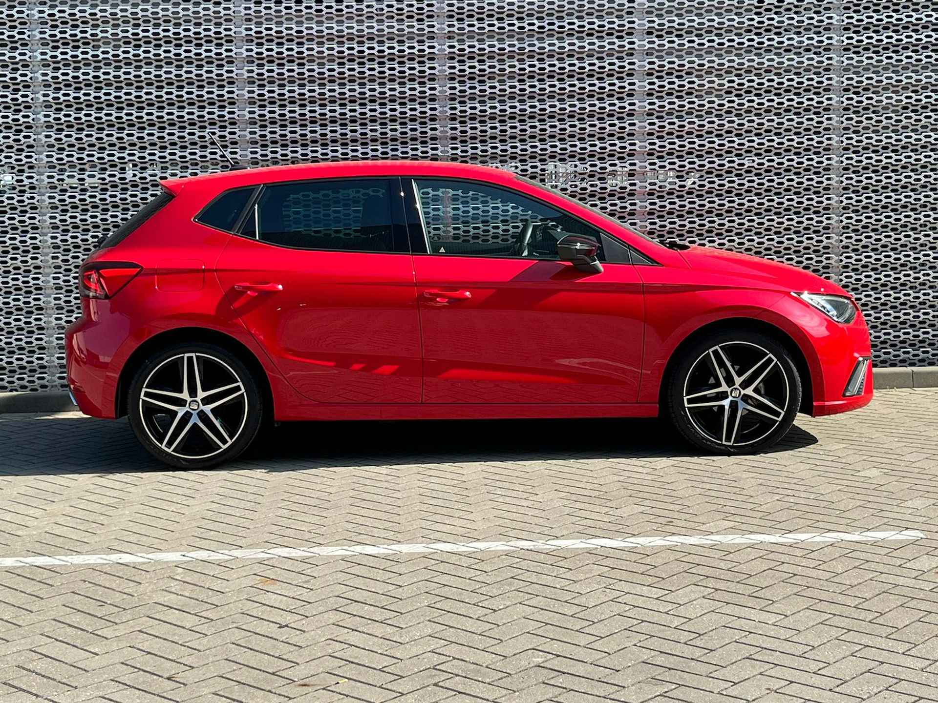 SEAT Ibiza 1.0 TSI FR Limited Edition / 18" LMV / Achteruitrijcamera / Stoelverwarming / Digitale Cockpit / LED ** - 9/33