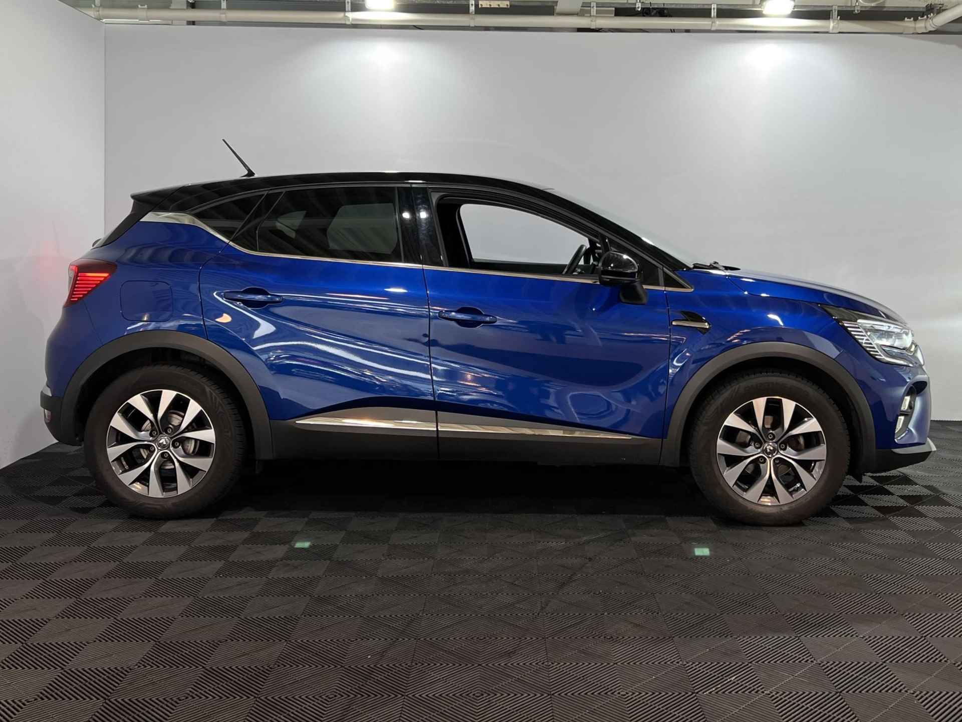 Renault Captur 1.0 - 100PK TCe Bi-Fuel Intens | Navi | Lederen bekleding | Stoelverwarming | Cruise control | Climate Control | Parkeersensoren | Camera | Apple Carplay / Android Auto | - 4/40