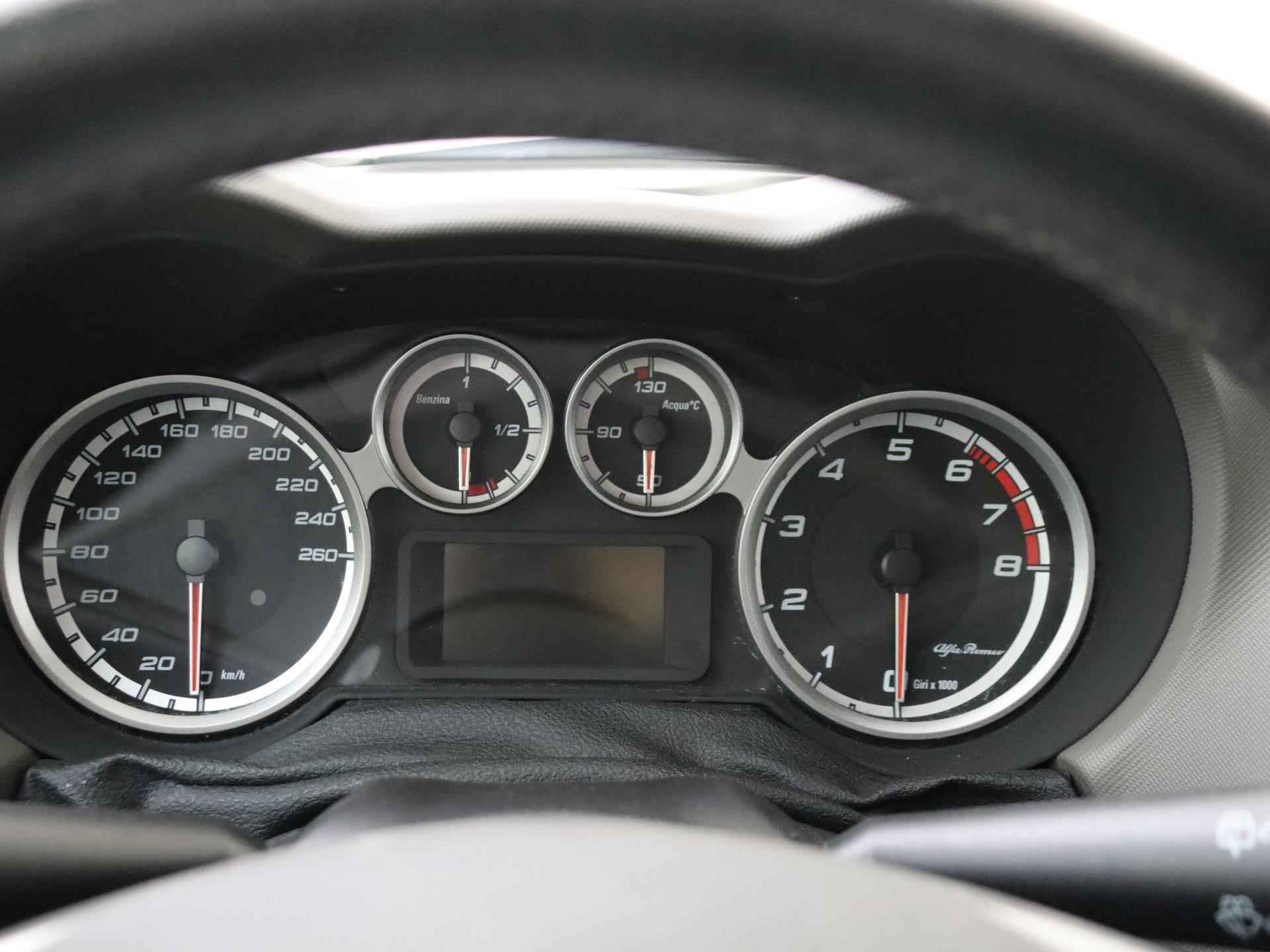 Alfa Romeo MiTo 1.4 - 77PK | Airco | Navigatie | Centrale deurvergrendeling | Electrische ramen | Cruise Control | 16 inch Velgen | LED Achterlicht | - 4/25