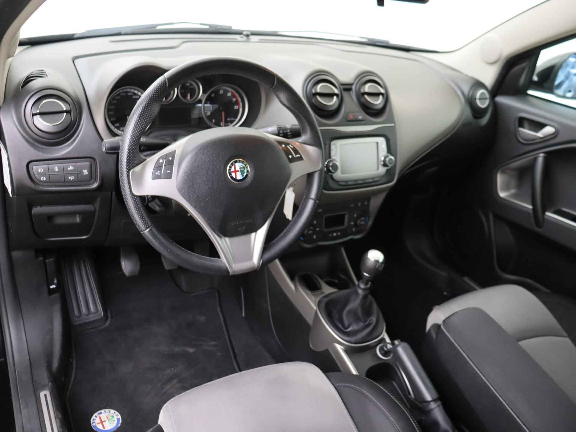 Alfa Romeo MiTo 1.4 - 77PK | Airco | Navigatie | Centrale deurvergrendeling | Electrische ramen | Cruise Control | 16 inch Velgen | LED Achterlicht | - 6/25