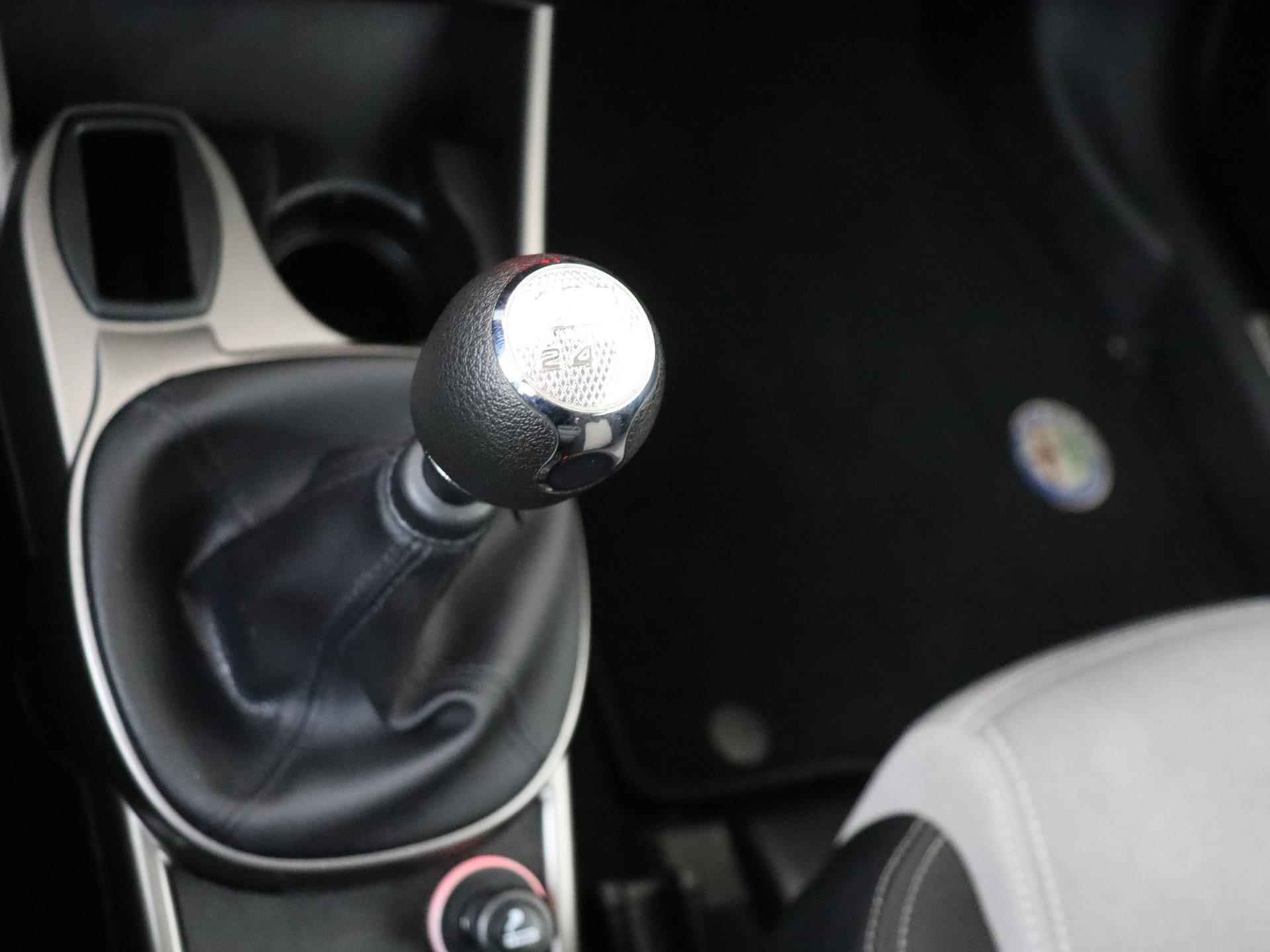 Alfa Romeo MiTo 1.4 - 77PK | Airco | Navigatie | Centrale deurvergrendeling | Electrische ramen | Cruise Control | 16 inch Velgen | LED Achterlicht | - 14/25