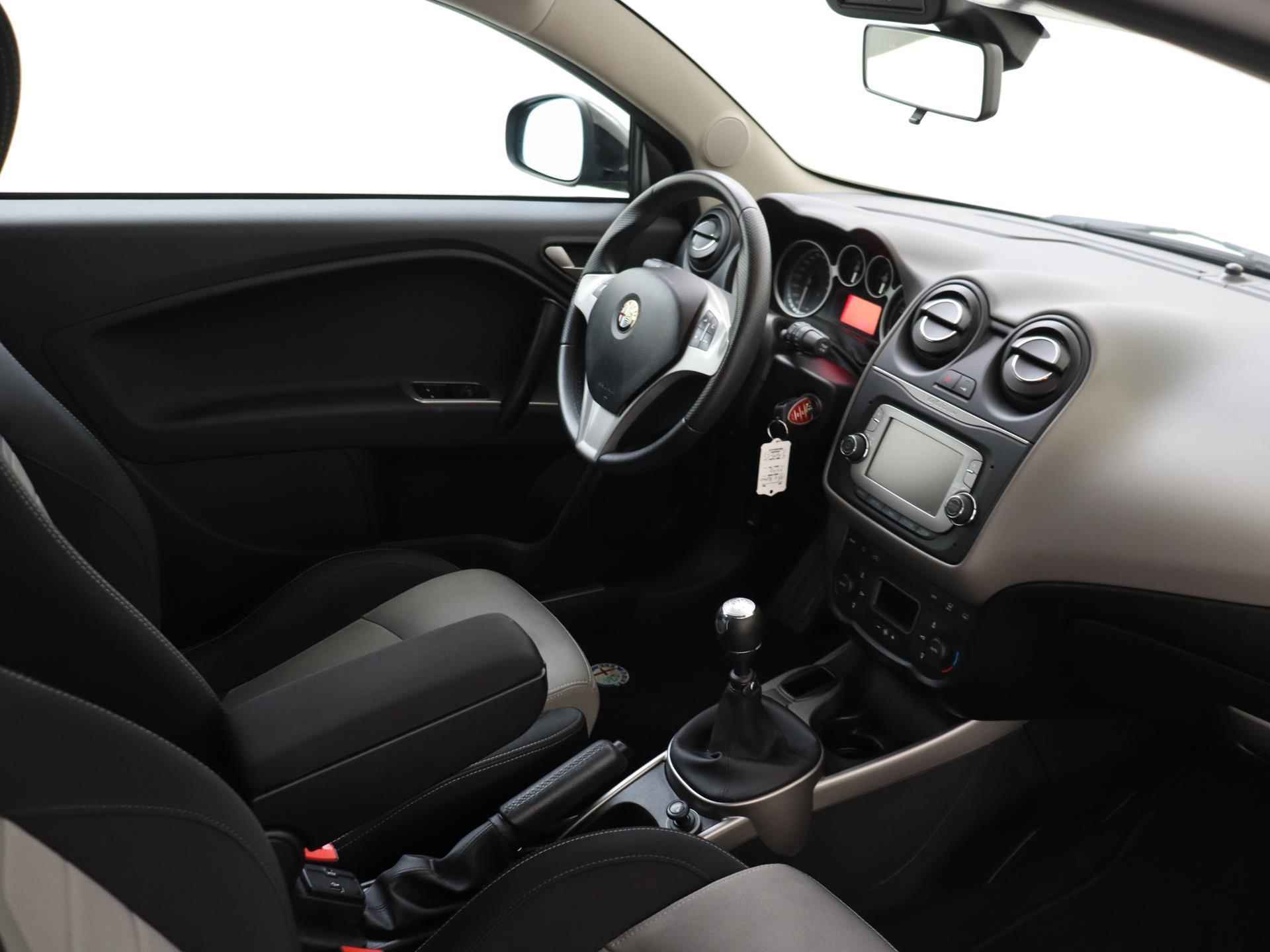 Alfa Romeo MiTo 1.4 - 77PK | Airco | Navigatie | Centrale deurvergrendeling | Electrische ramen | Cruise Control | 16 inch Velgen | LED Achterlicht | - 18/25