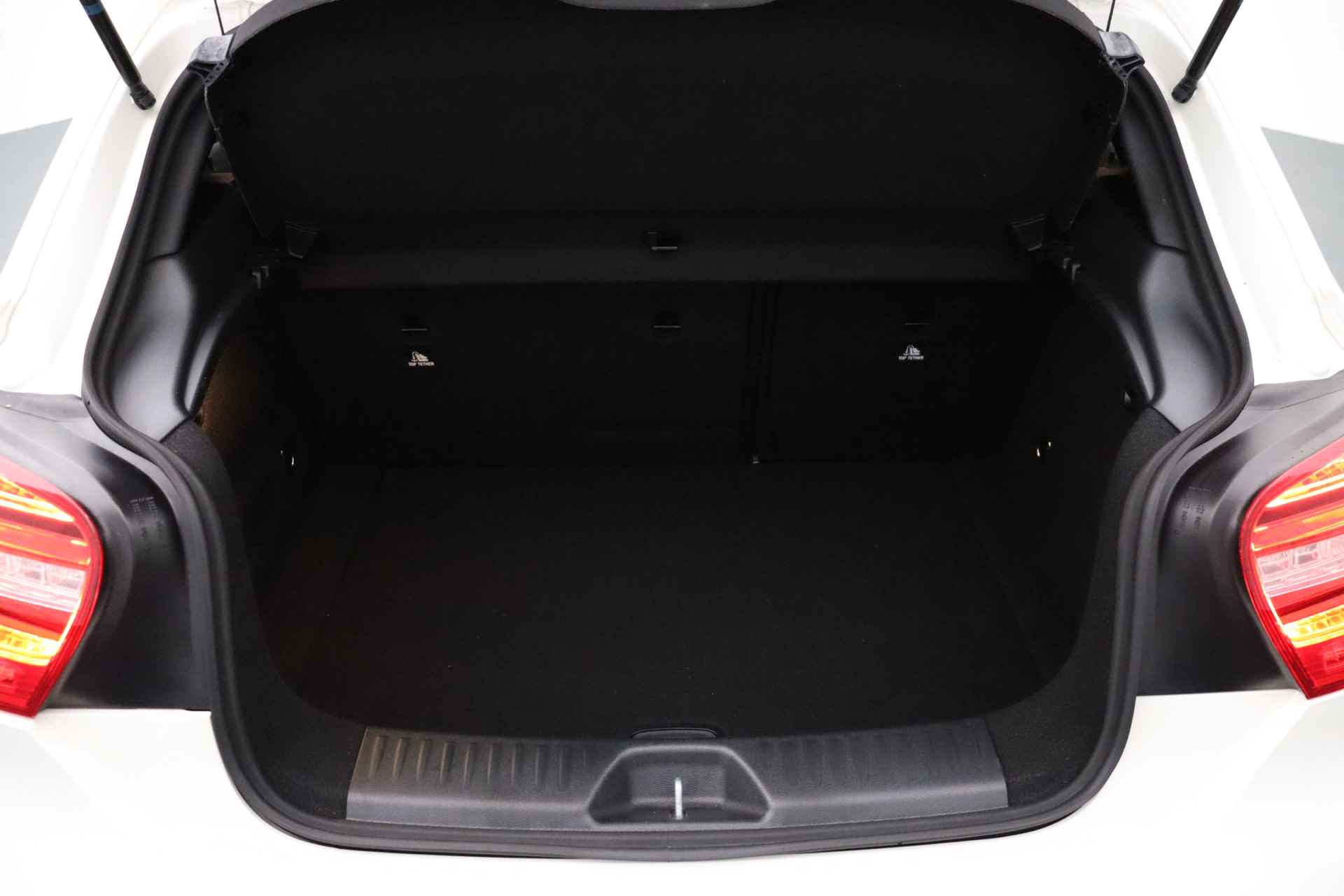Mercedes-Benz A-Klasse 45 AMG 4MATIC Edition 1 | Panoramadak | Memory seats | Schaalstoelen | Leder - 12/34