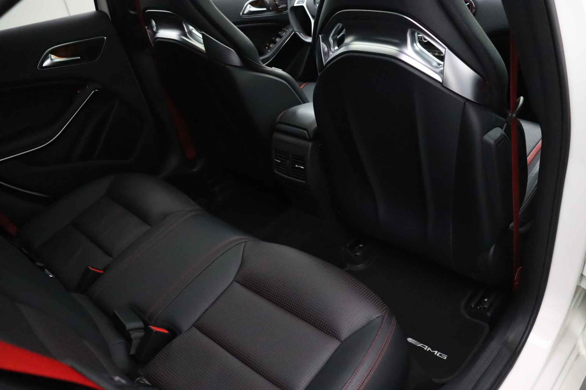 Mercedes-Benz A-Klasse 45 AMG 4MATIC Edition 1 | Panoramadak | Memory seats | Schaalstoelen | Leder - 13/34