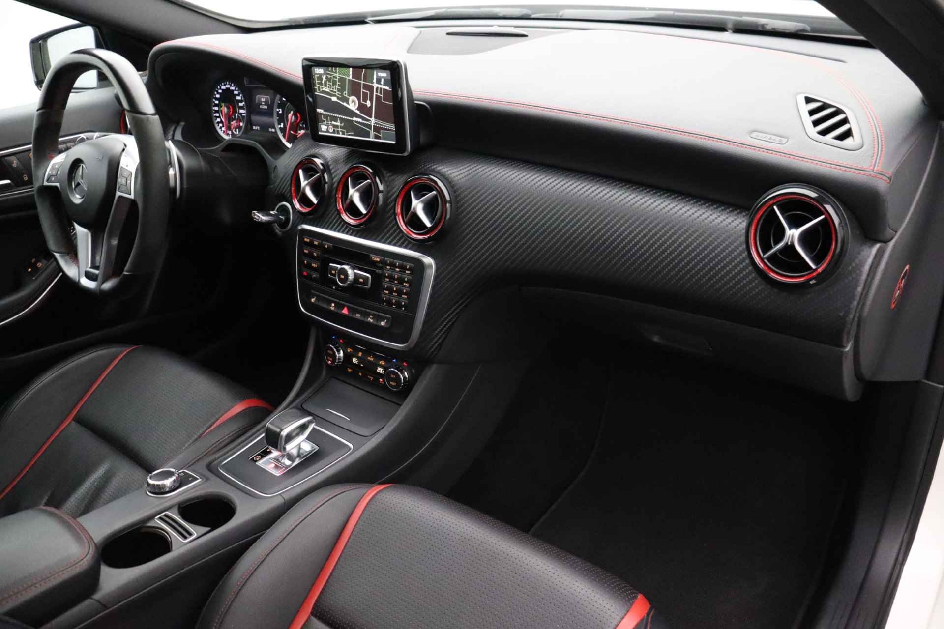 Mercedes-Benz A-Klasse 45 AMG 4MATIC Edition 1 | Panoramadak | Memory seats | Schaalstoelen | Leder - 14/34