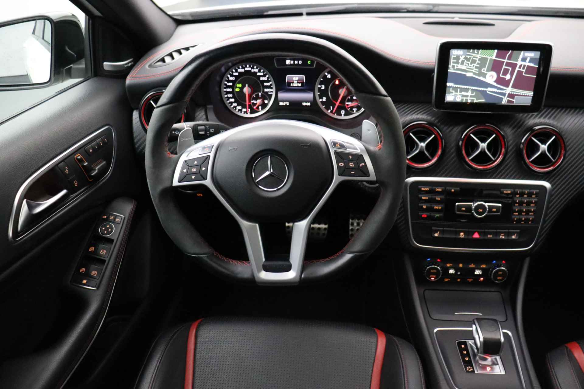 Mercedes-Benz A-Klasse 45 AMG 4MATIC Edition 1 | Panoramadak | Memory seats | Schaalstoelen | Leder - 17/34