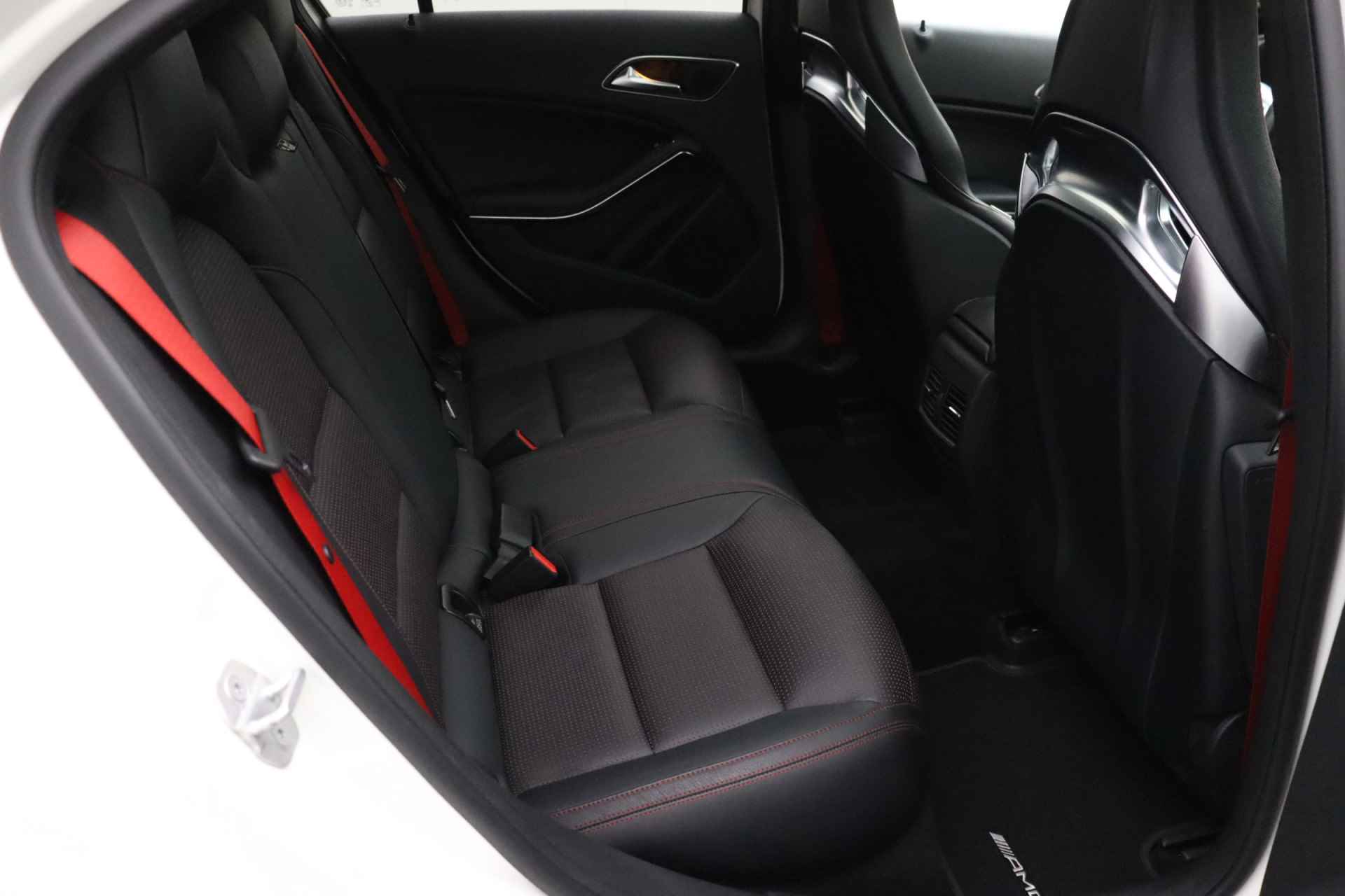 Mercedes-Benz A-Klasse 45 AMG 4MATIC Edition 1 | Panoramadak | Memory seats | Schaalstoelen | Leder - 33/34
