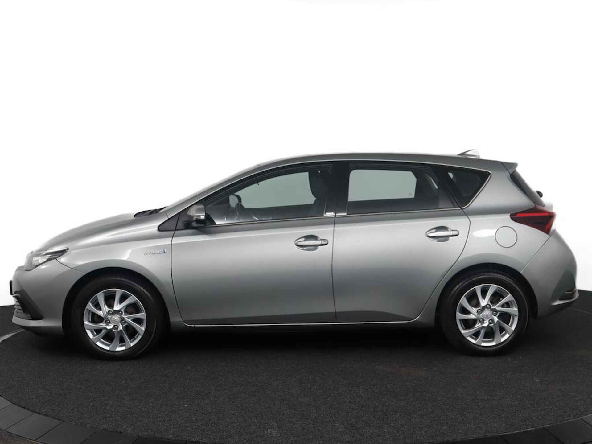 Toyota Auris 1.8 Hybrid Executive | Navigatie | Stoelverwarming | Trekhaak | - 3/62