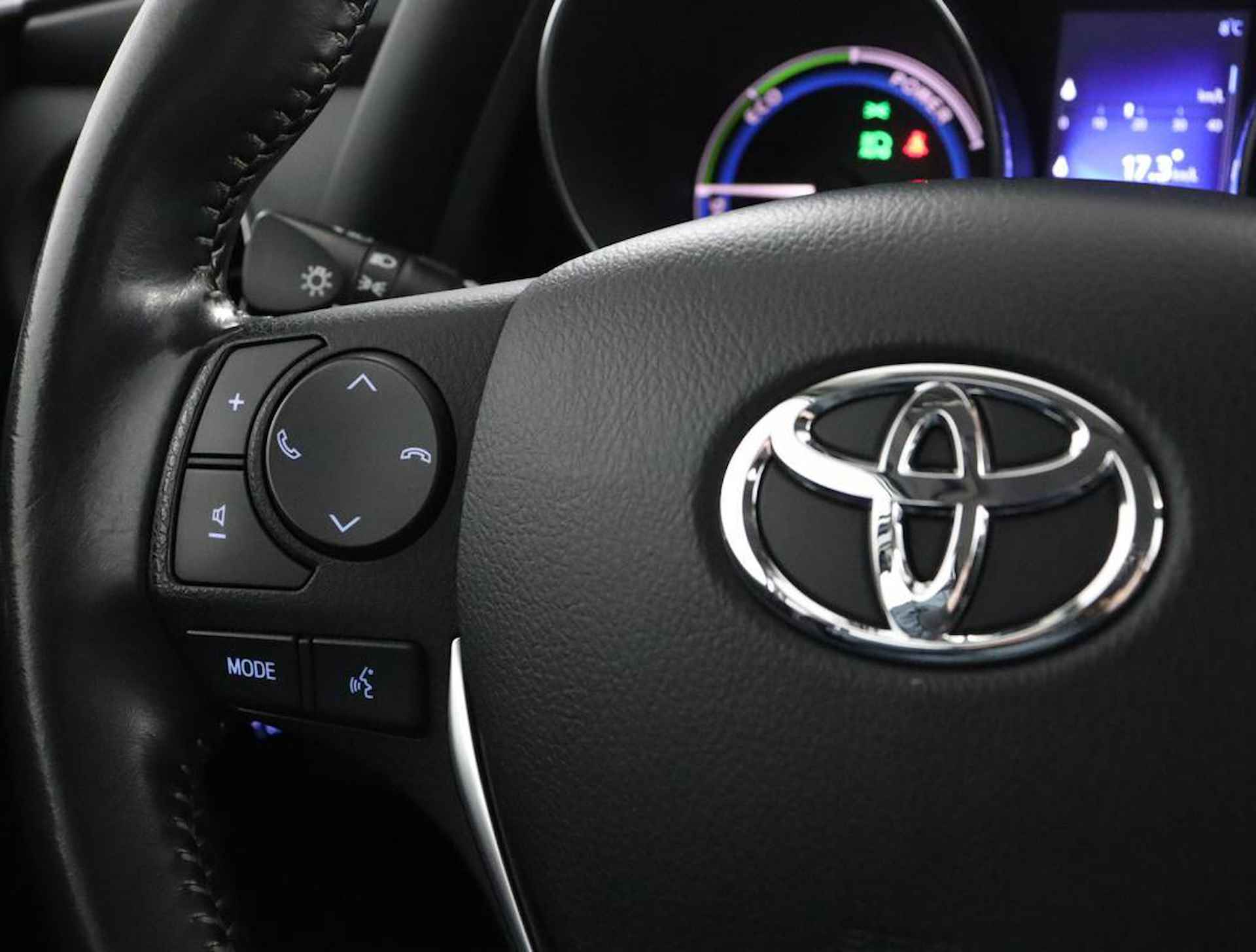 Toyota Auris 1.8 Hybrid Executive | Navigatie | Stoelverwarming | Trekhaak | - 19/62