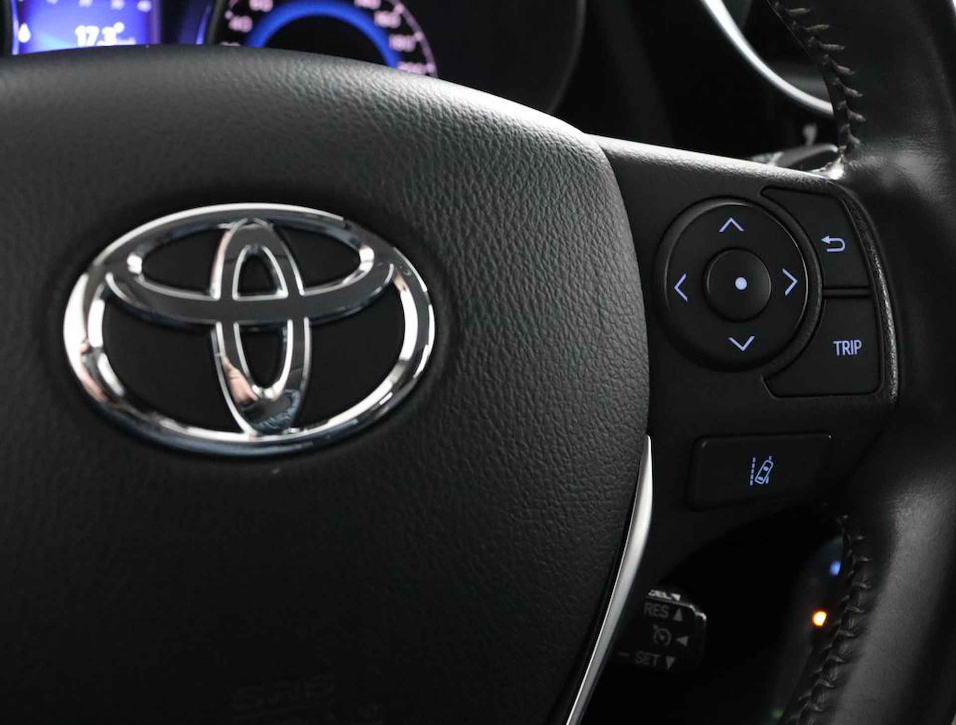 Toyota Auris 1.8 Hybrid Executive | Navigatie | Stoelverwarming | Trekhaak | - 21/62