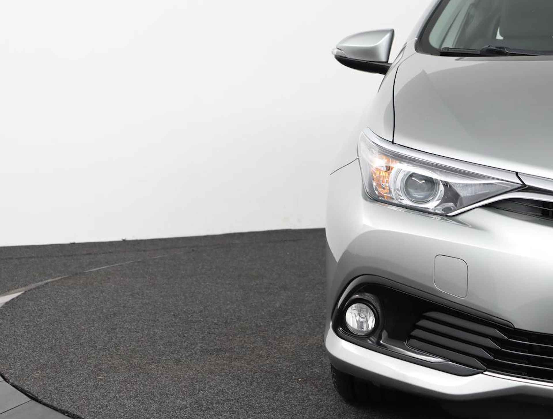 Toyota Auris 1.8 Hybrid Executive | Navigatie | Stoelverwarming | Trekhaak | - 37/62