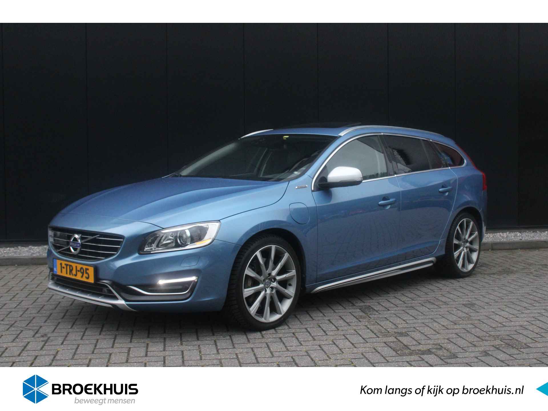 Volvo V60 D6 AWD Plug-In Hybrid Summum | 19'' | Standkachel | Open-dak | Camera | Xenon | Afn. trekhaak | BLIS - 1/31