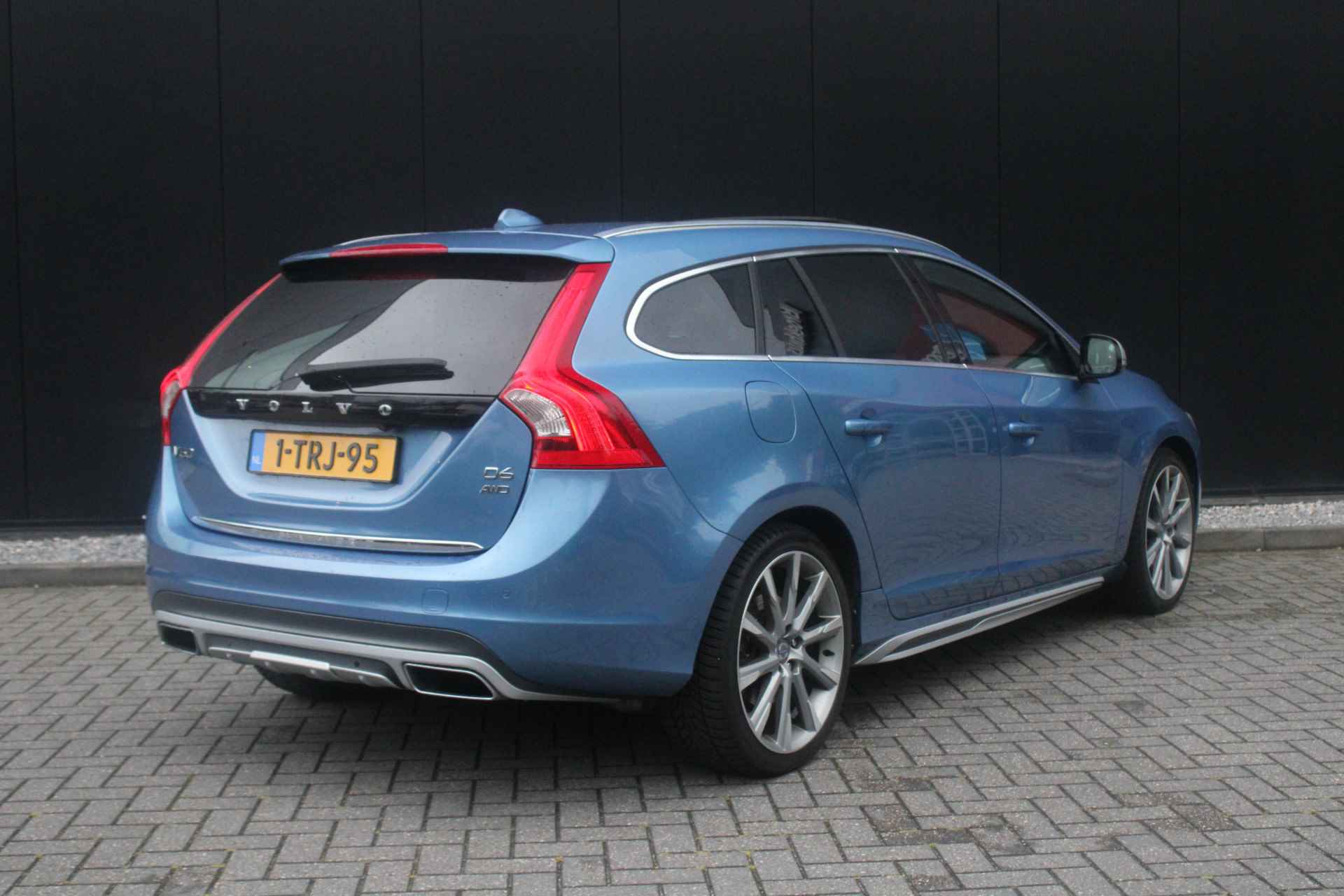 Volvo V60 D6 AWD Plug-In Hybrid Summum | 19'' | Standkachel | Open-dak | Camera | Xenon | Afn. trekhaak | BLIS - 4/31