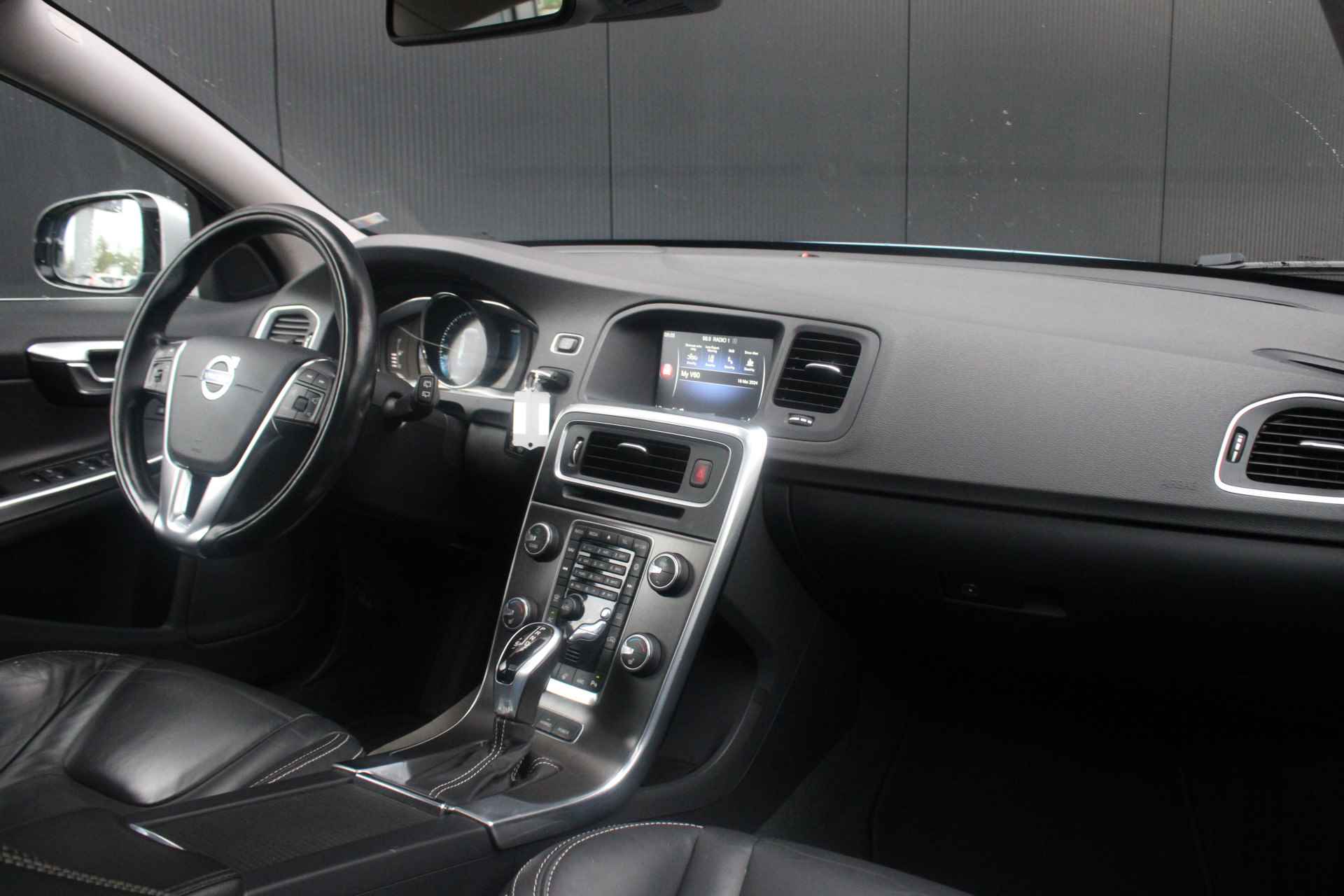 Volvo V60 D6 AWD Plug-In Hybrid Summum | 19'' | Standkachel | Open-dak | Camera | Xenon | Afn. trekhaak | BLIS - 5/31
