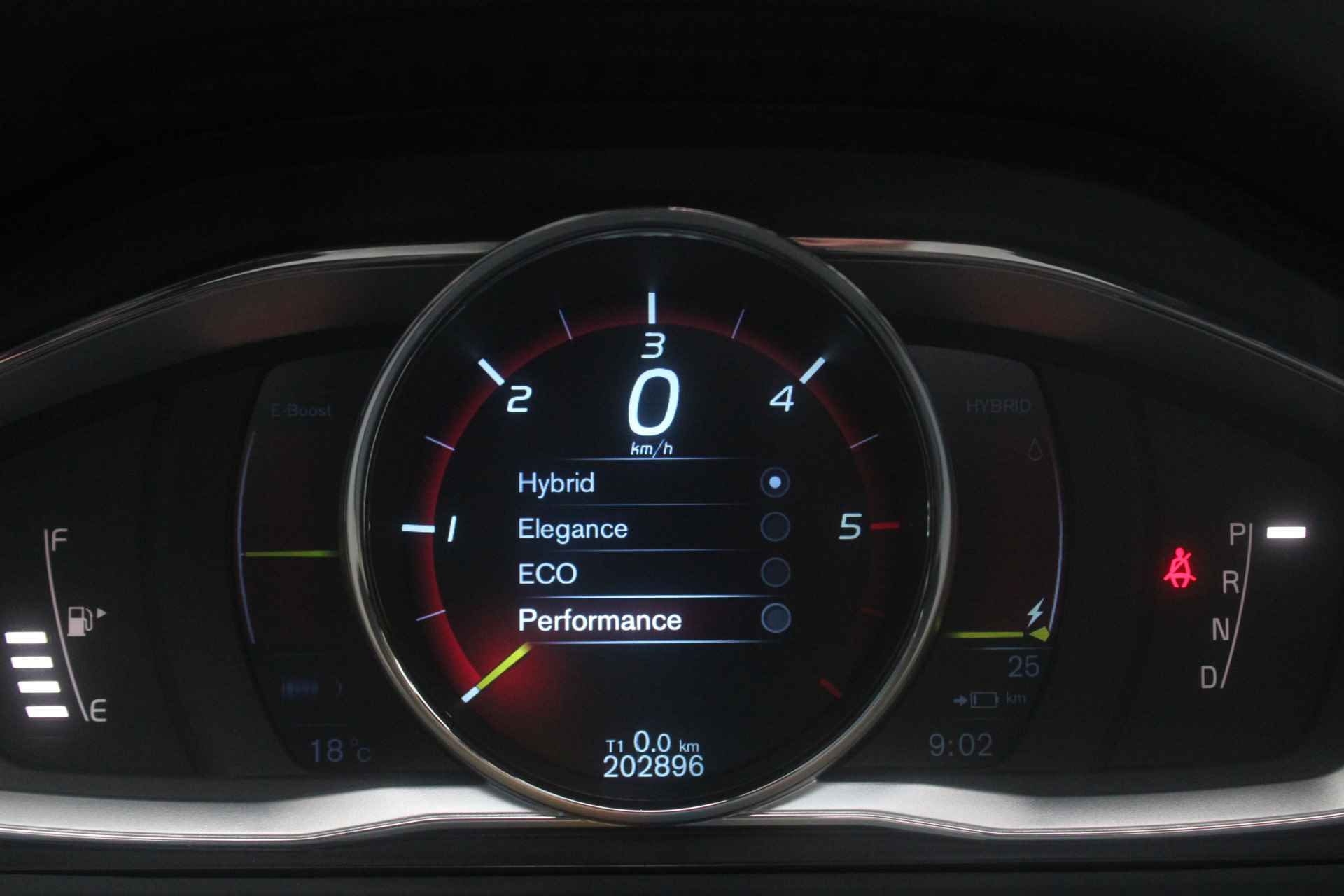 Volvo V60 D6 AWD Plug-In Hybrid Summum | 19'' | Standkachel | Open-dak | Camera | Xenon | Afn. trekhaak | BLIS - 22/31