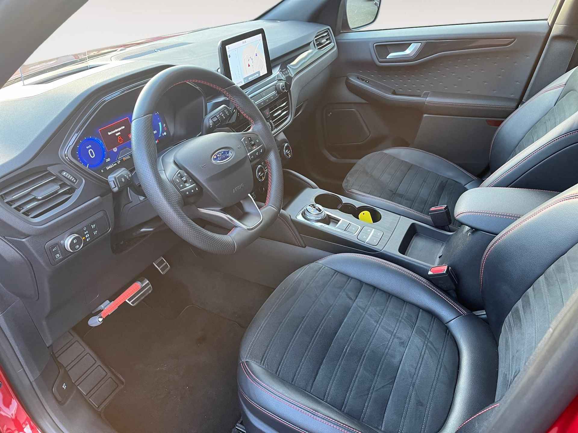 Ford Kuga 2.5 PHEV ST-Line X | Dealer onderhouden | Automaat | Navigatie | Apple carplay & Android auto | Parkeersensoren V+A | achteruitrijcamera | Panorama dak | Trekhaak | Head up display | - 18/37