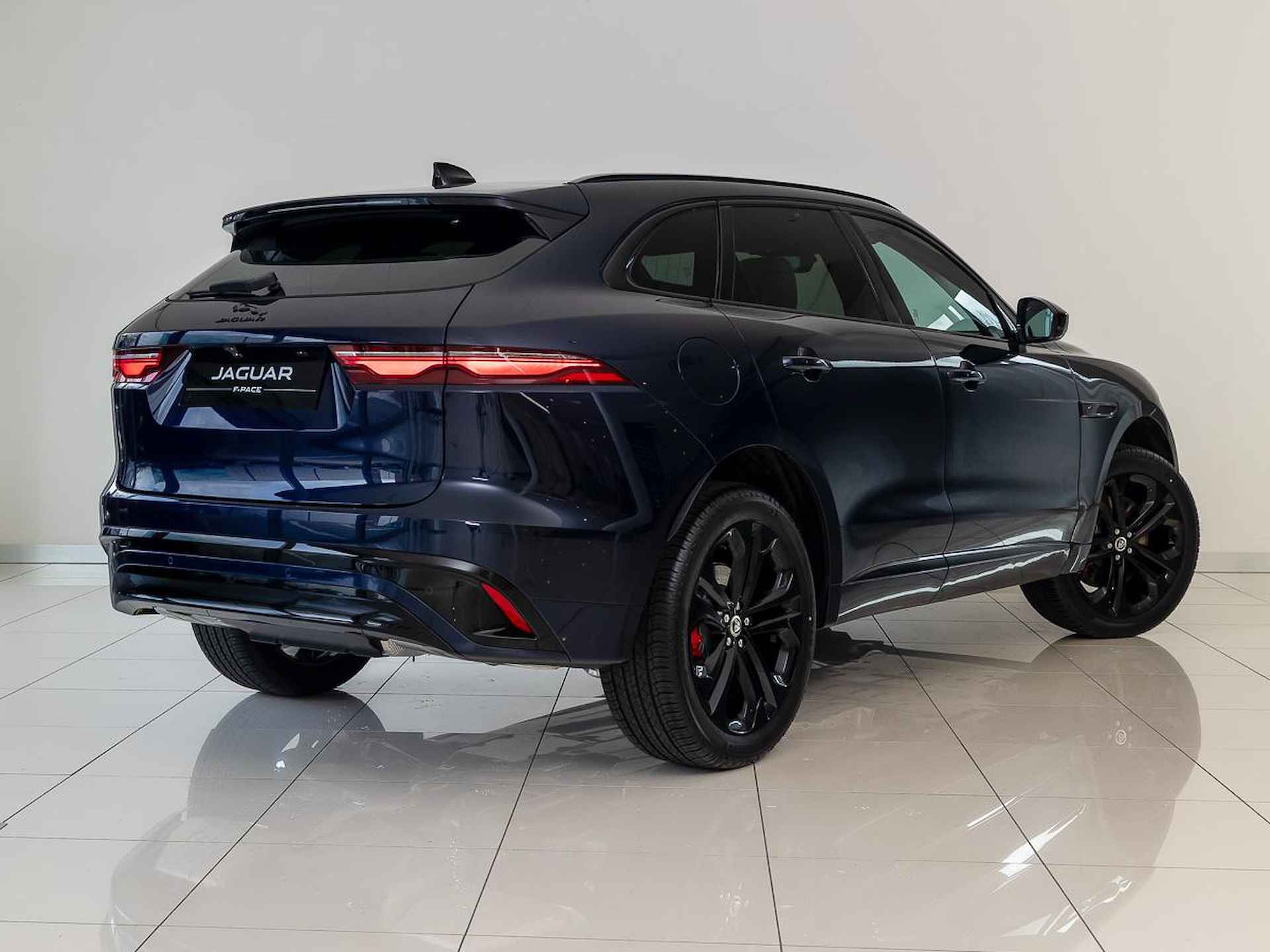 Jaguar F-PACE 2.0 P400e PHEV R-Dynamic HSE 90th Ann. Edition | Massage | Meridian Surround - 2/25