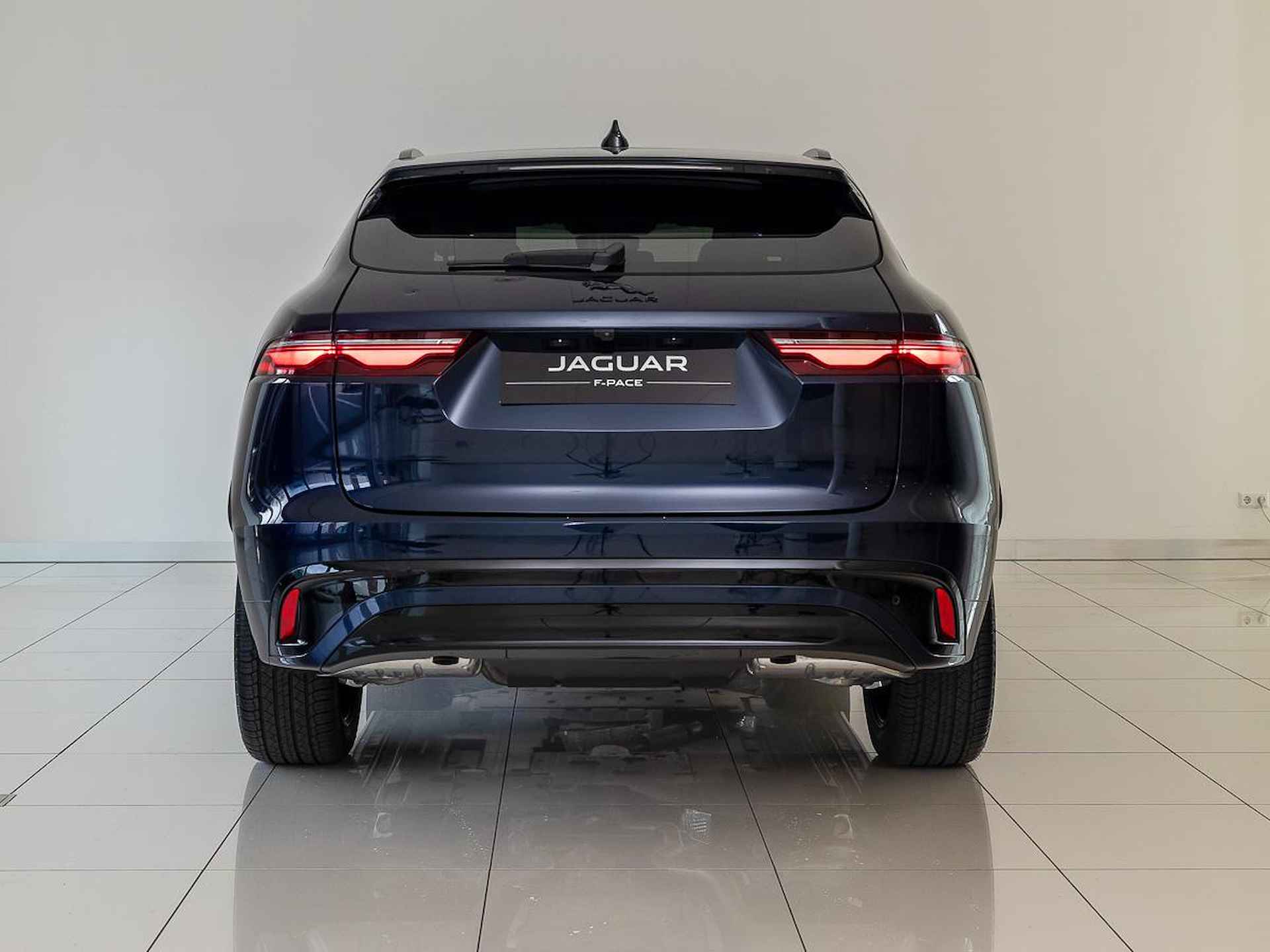 Jaguar F-PACE 2.0 P400e PHEV R-Dynamic HSE 90th Ann. Edition | Massage | Meridian Surround - 7/25