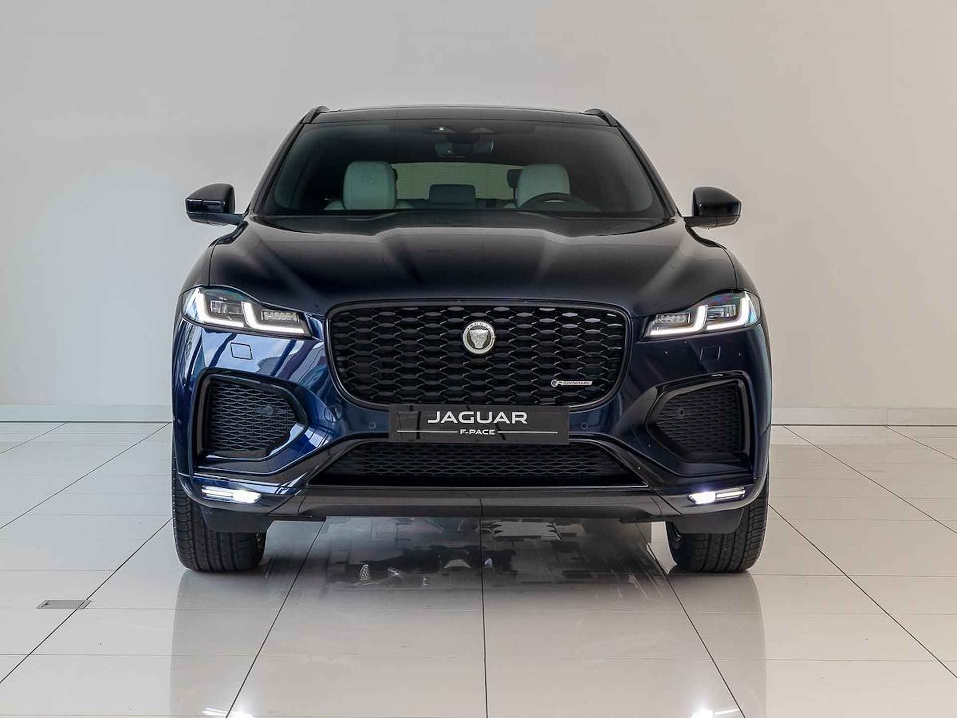 Jaguar F-PACE 2.0 P400e PHEV R-Dynamic HSE 90th Ann. Edition | Massage | Meridian Surround - 8/25