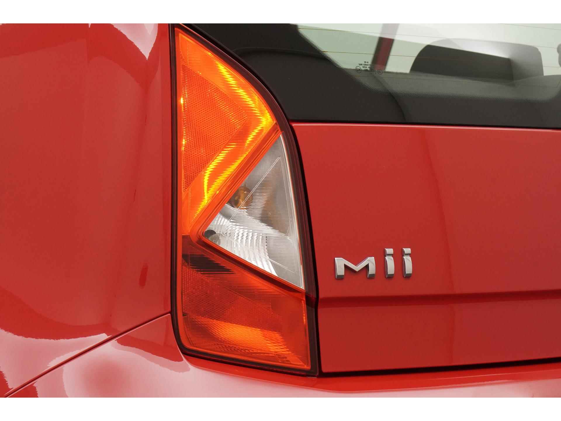 SEAT Mii 1.0 Style Intense | Schuifdak | Parkeersensor | Lichtmetalen Velgen | Zondag Open! - 21/31