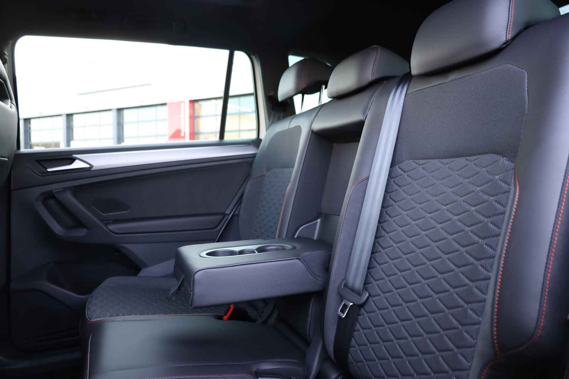 SEAT Tarraco 1.4 TSI e-Hybrid PHEV FR Business 245PK / 180kW, e-Hybrid 6 versn. DSG, Panoramisch schuif/kanteldak, Elekt. achterklep met voetbediening en sleutelloze toegang, Velgen 'supreme cosmo grey', 20 inch lichtmetaal, Verwarmbare voorstoelen - 27/32